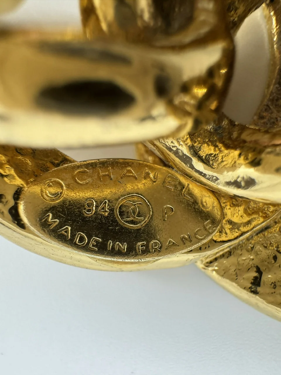Chanel Vintage 94P Gold-plated CC Wave Rotating Lock Bracelet - Image 9
