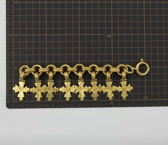 Chanel Vintage 94P Gold-plated Eight Cross Bracelet - Image 10