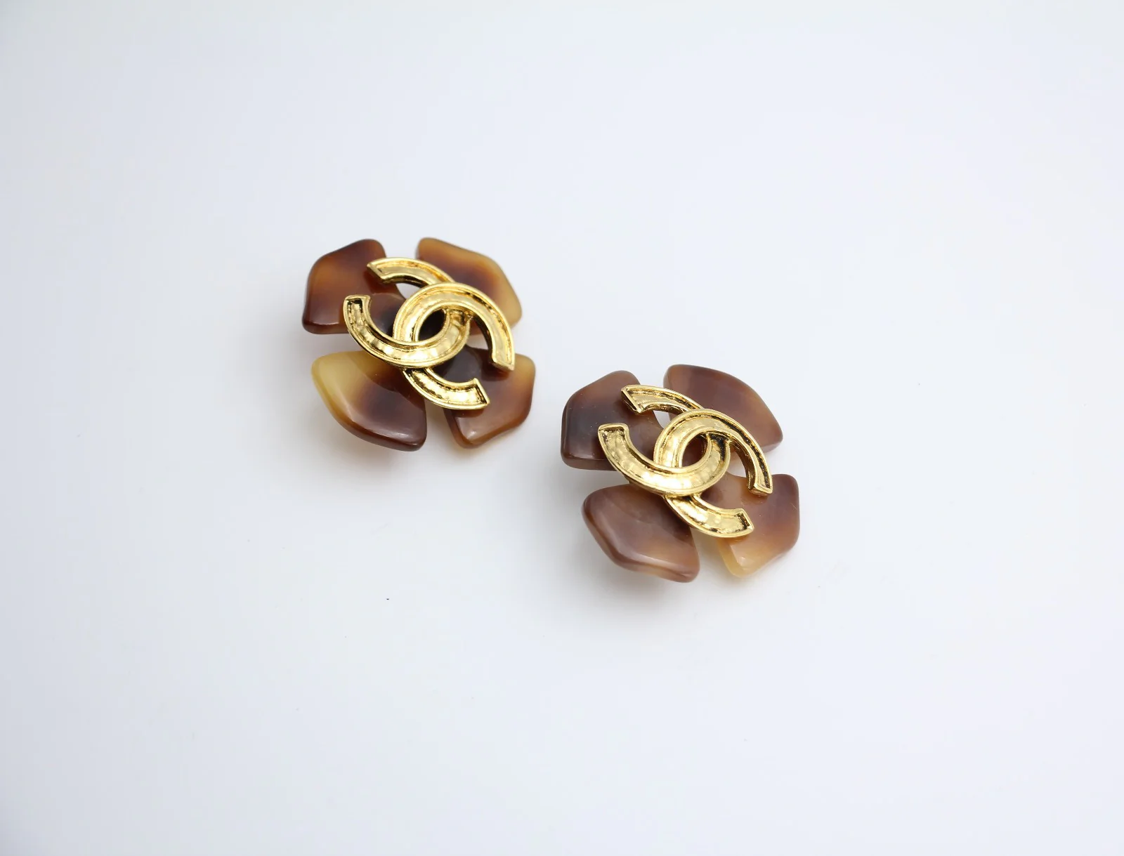 Chanel Vintage 94P Tortoise Brown Large Cc Earrings - Image 5