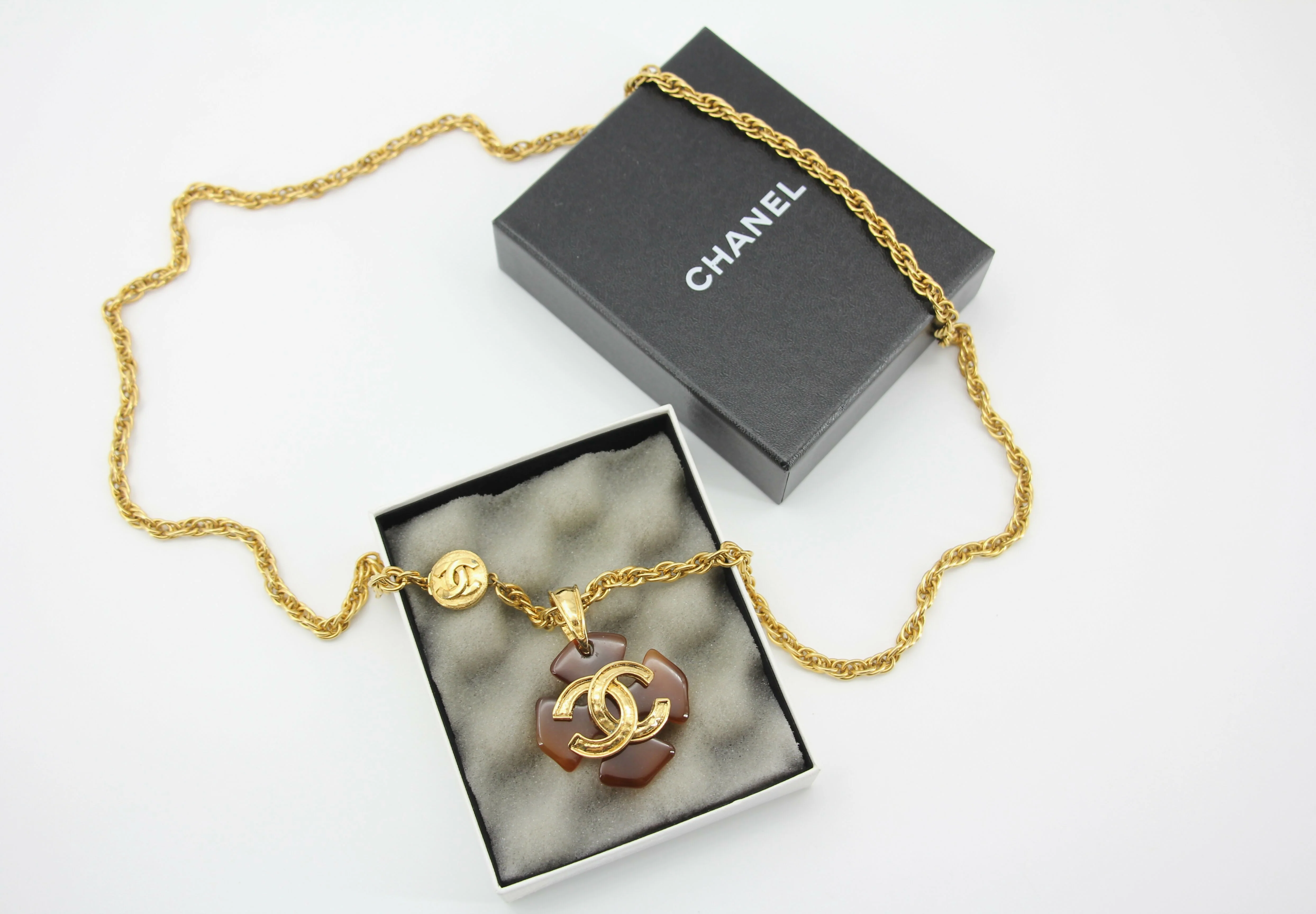 Chanel Vintage 94P Tortoiseshell & Gold-Plated Long/Layered Necklace - Image 4