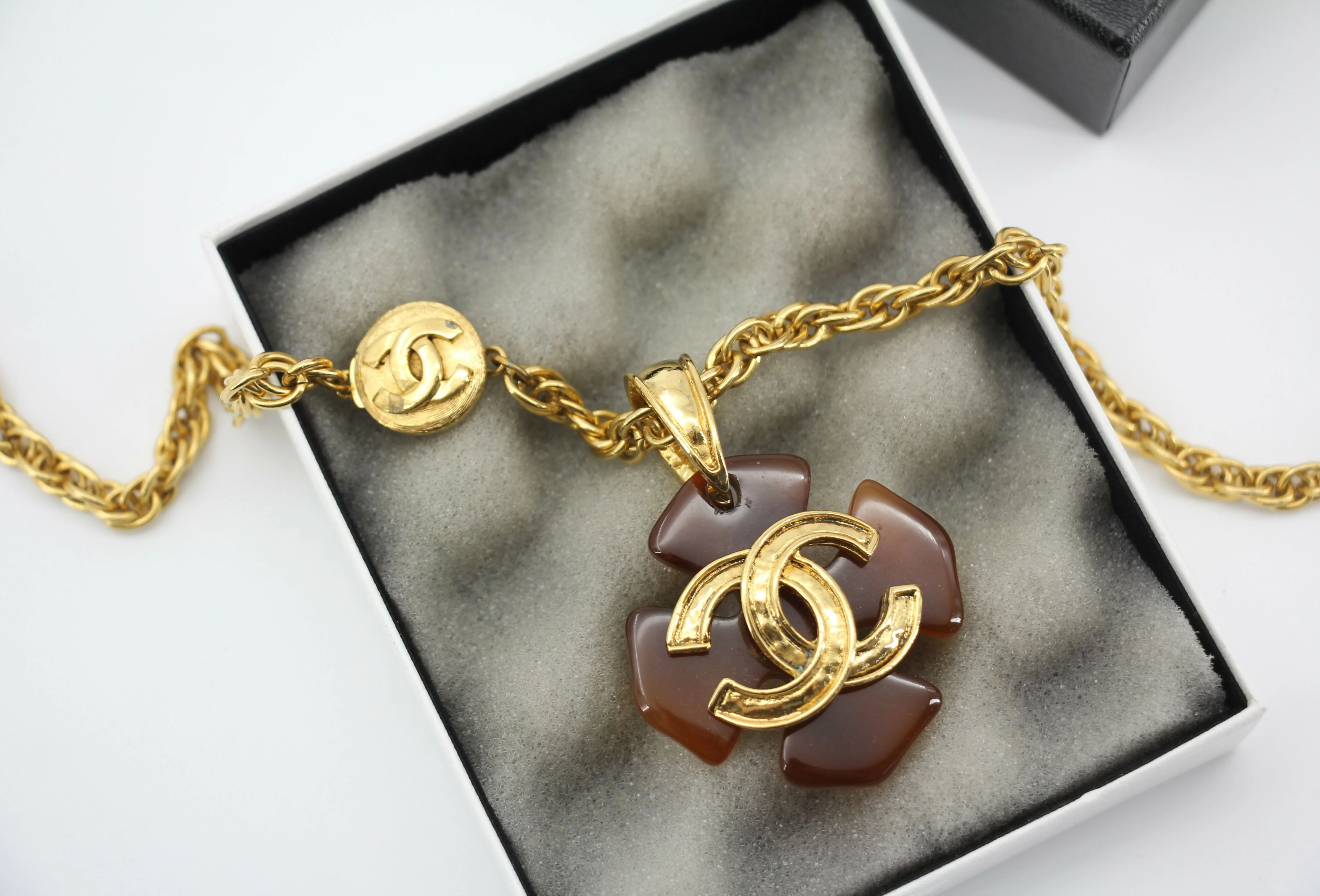 Chanel Vintage 94P Tortoiseshell & Gold-Plated Long/Layered Necklace - Image 5