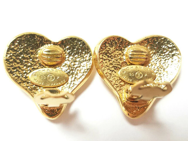 Chanel Vintage 95 Heart-Shaped Cc Logo Gold-Plated Ear Clips - Image 2