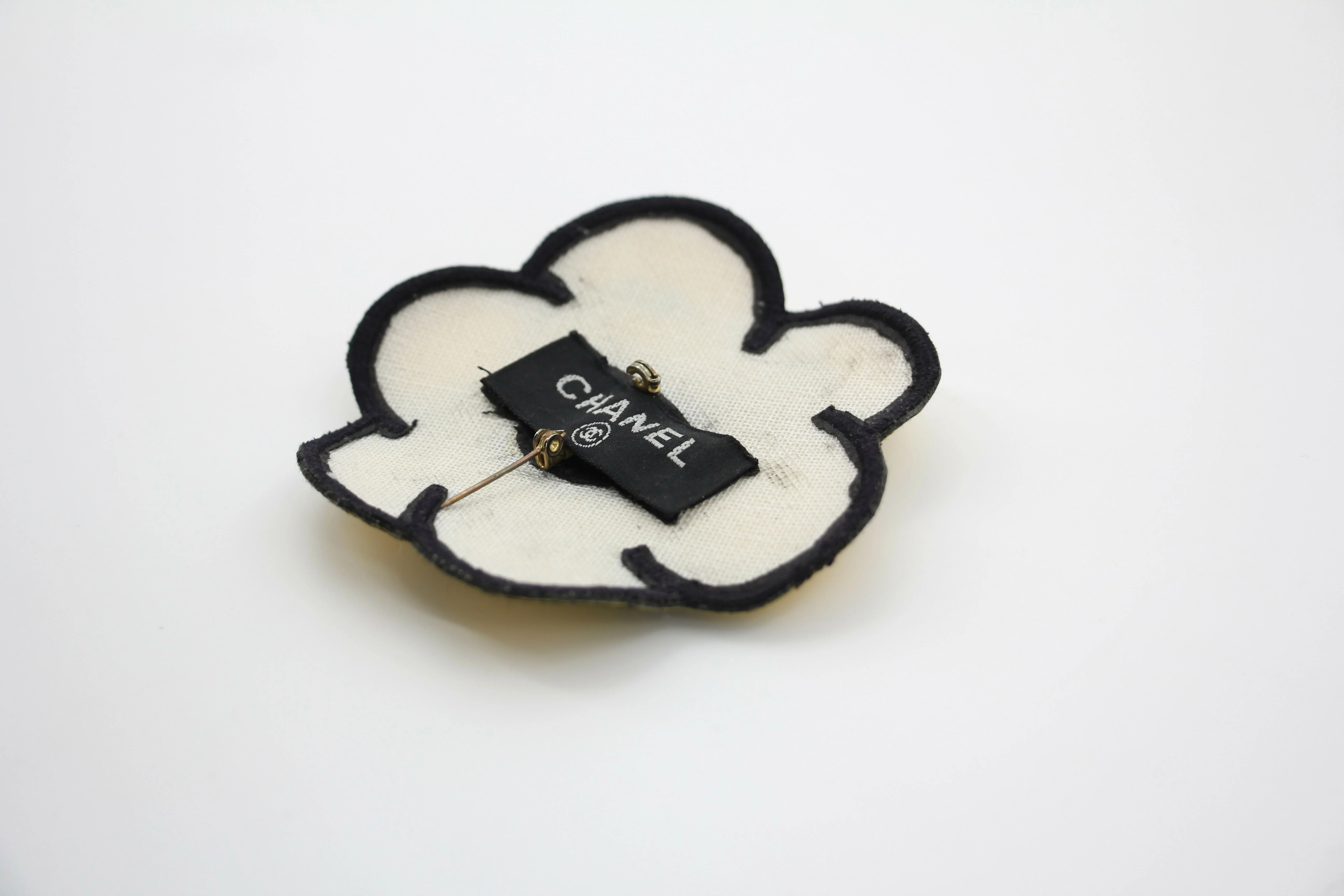 Chanel Vintage 95 Yellow Embroidered Camellia Brooch - Image 10