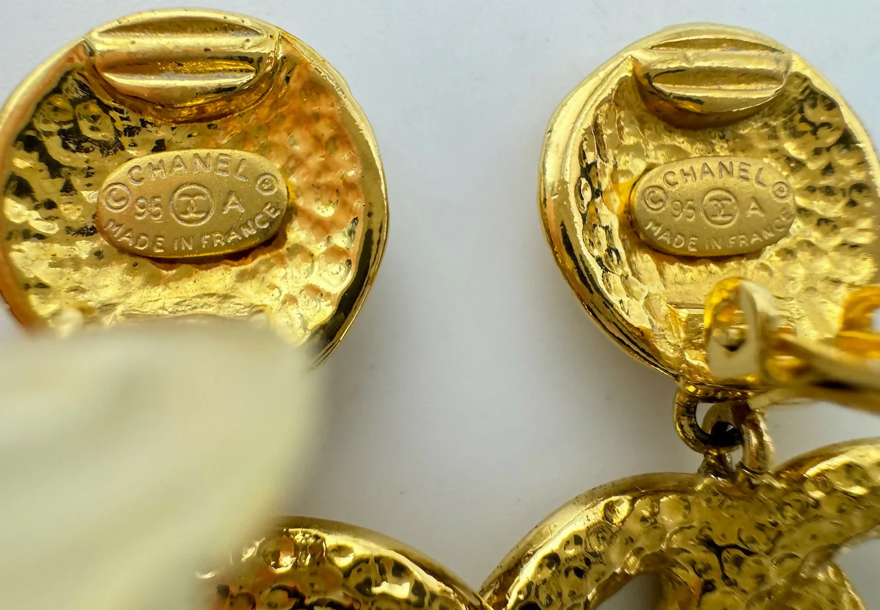 Chanel Vintage 95A Gold-plated Carved Dangle Clip-on Earrings - Image 10
