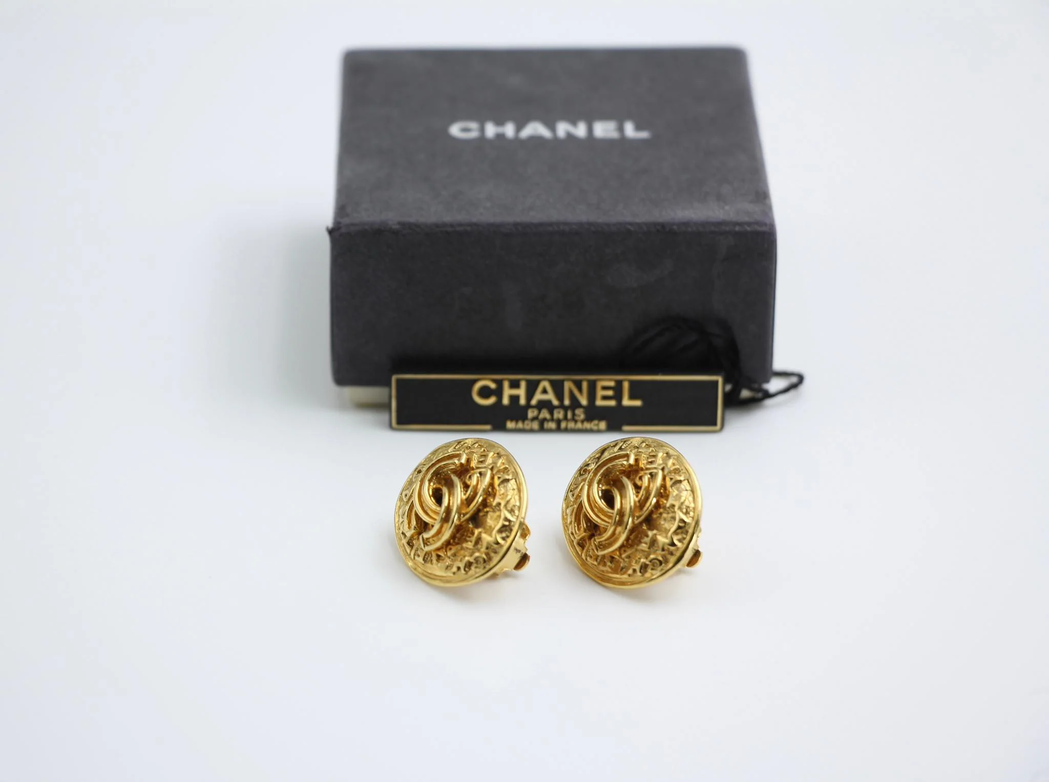 Chanel Vintage 95A Gold Plated Egg Shaped Earrings - Image 2