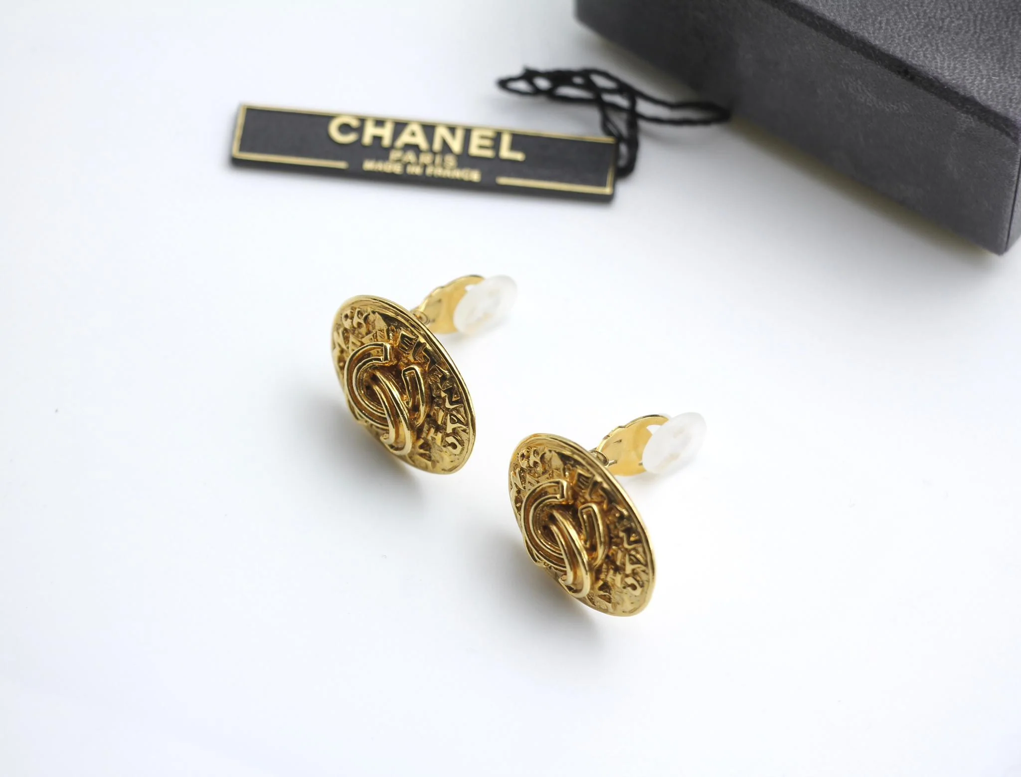 Chanel Vintage 95A Gold Plated Egg Shaped Earrings - Image 3