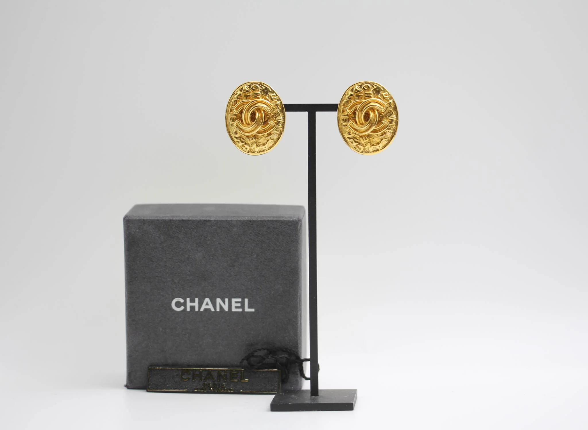 Chanel Vintage 95A Gold Plated Egg Shaped Earrings - Image 4