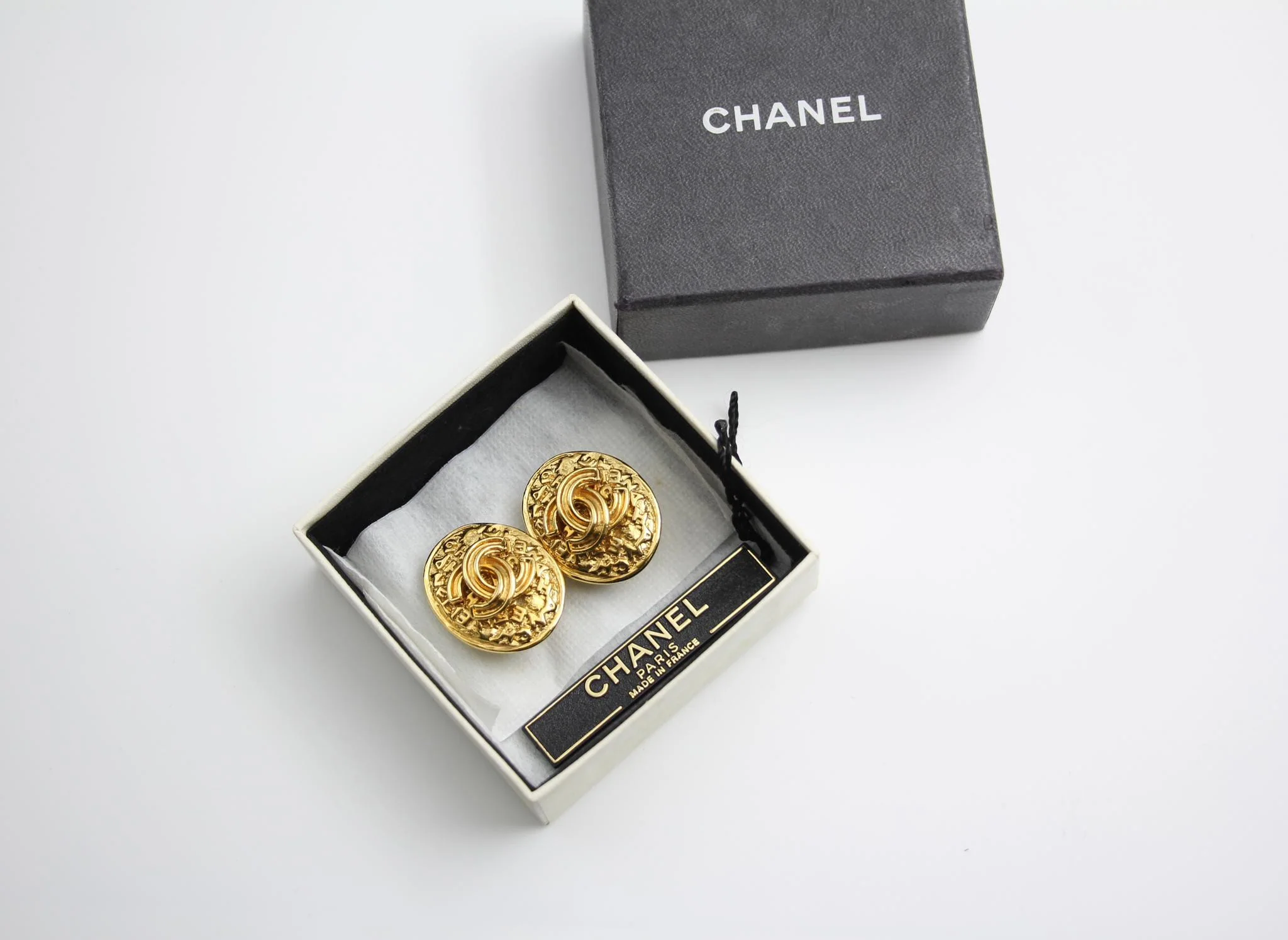 Chanel Vintage 95A Gold Plated Egg Shaped Earrings - Image 5