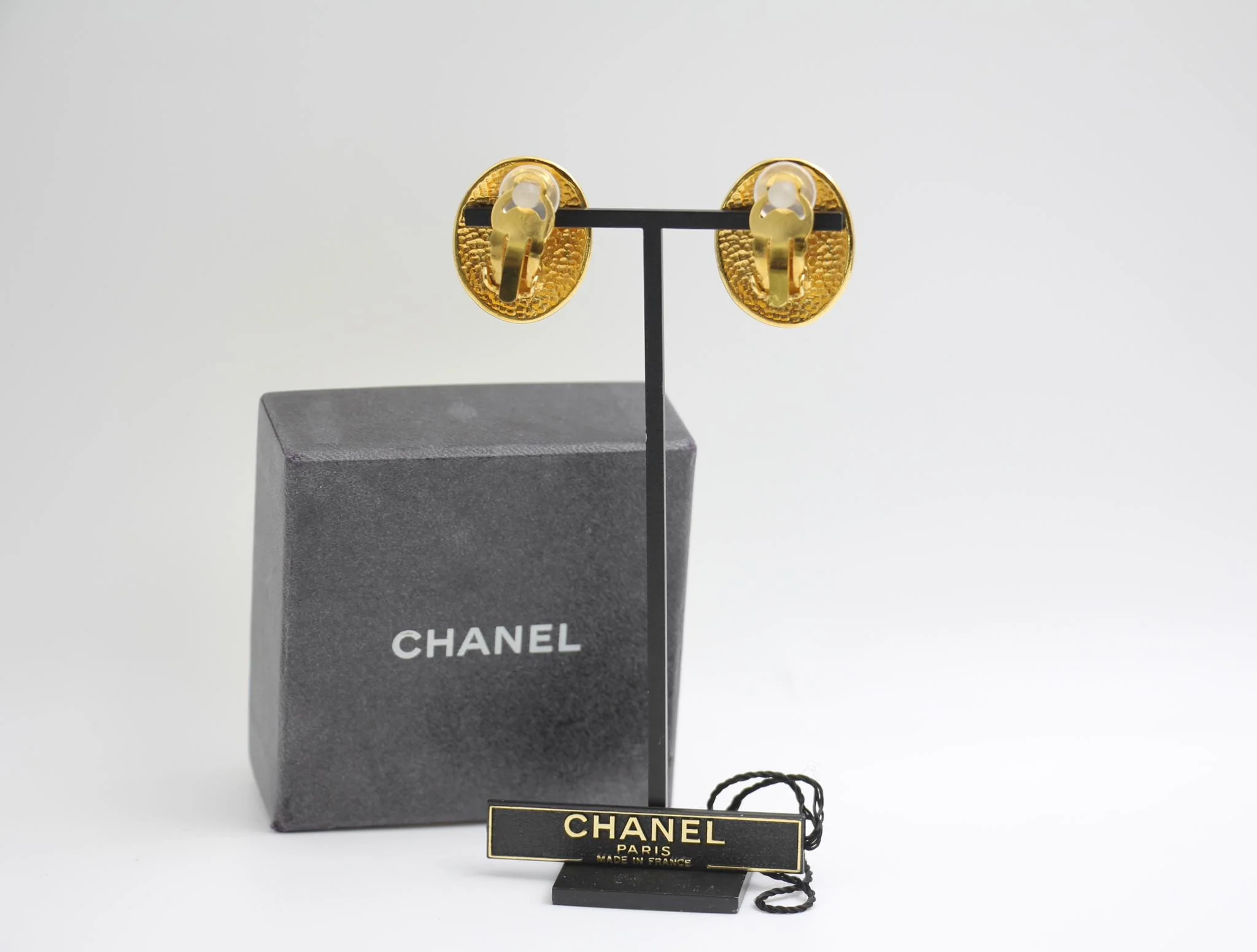 Chanel Vintage 95A Gold Plated Egg Shaped Earrings - Image 7