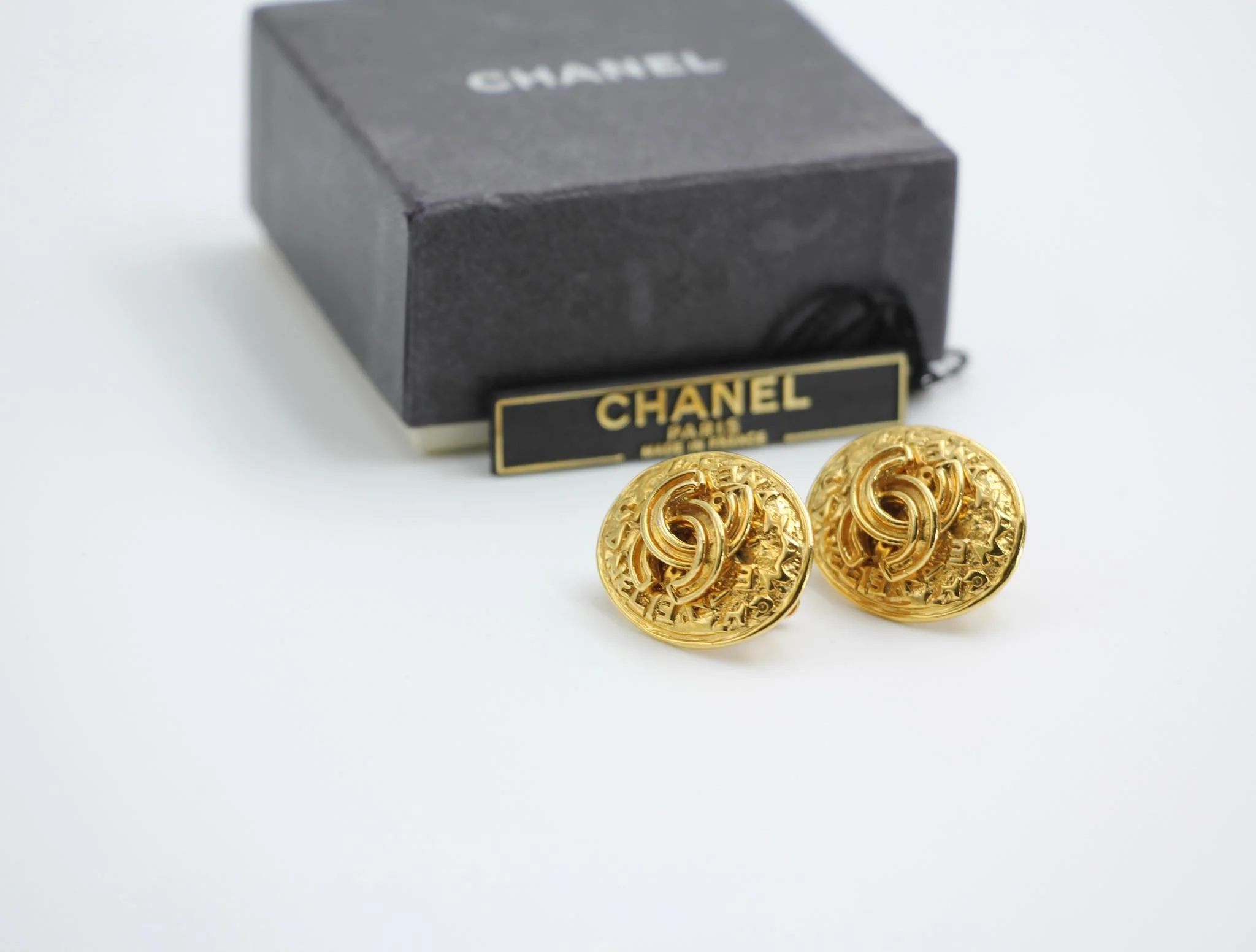 Chanel Vintage 95A Gold Plated Egg Shaped Earrings - Image 9