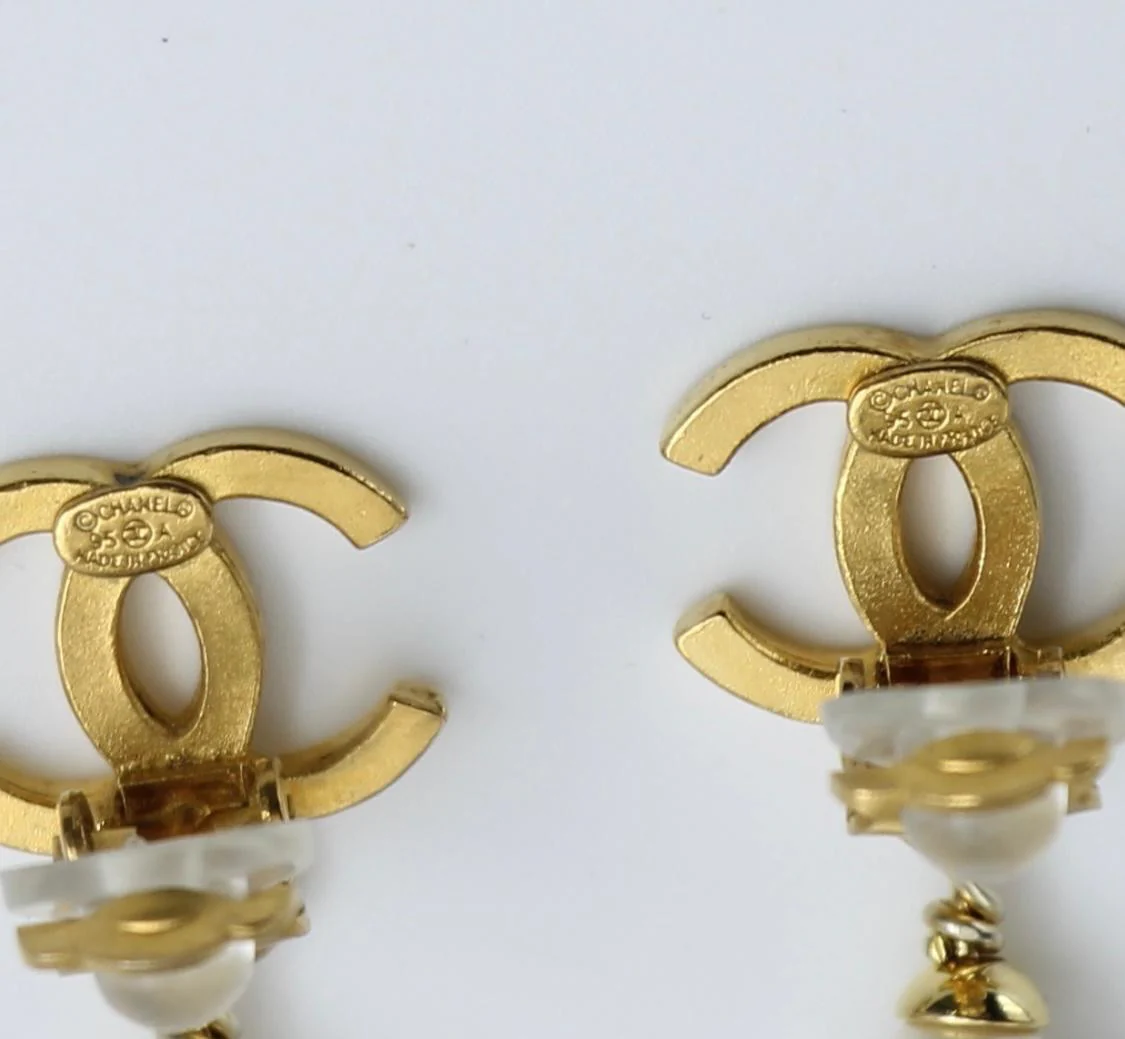 Chanel Vintage 95A Gold Plated Pearl Drop Earrings - Image 11