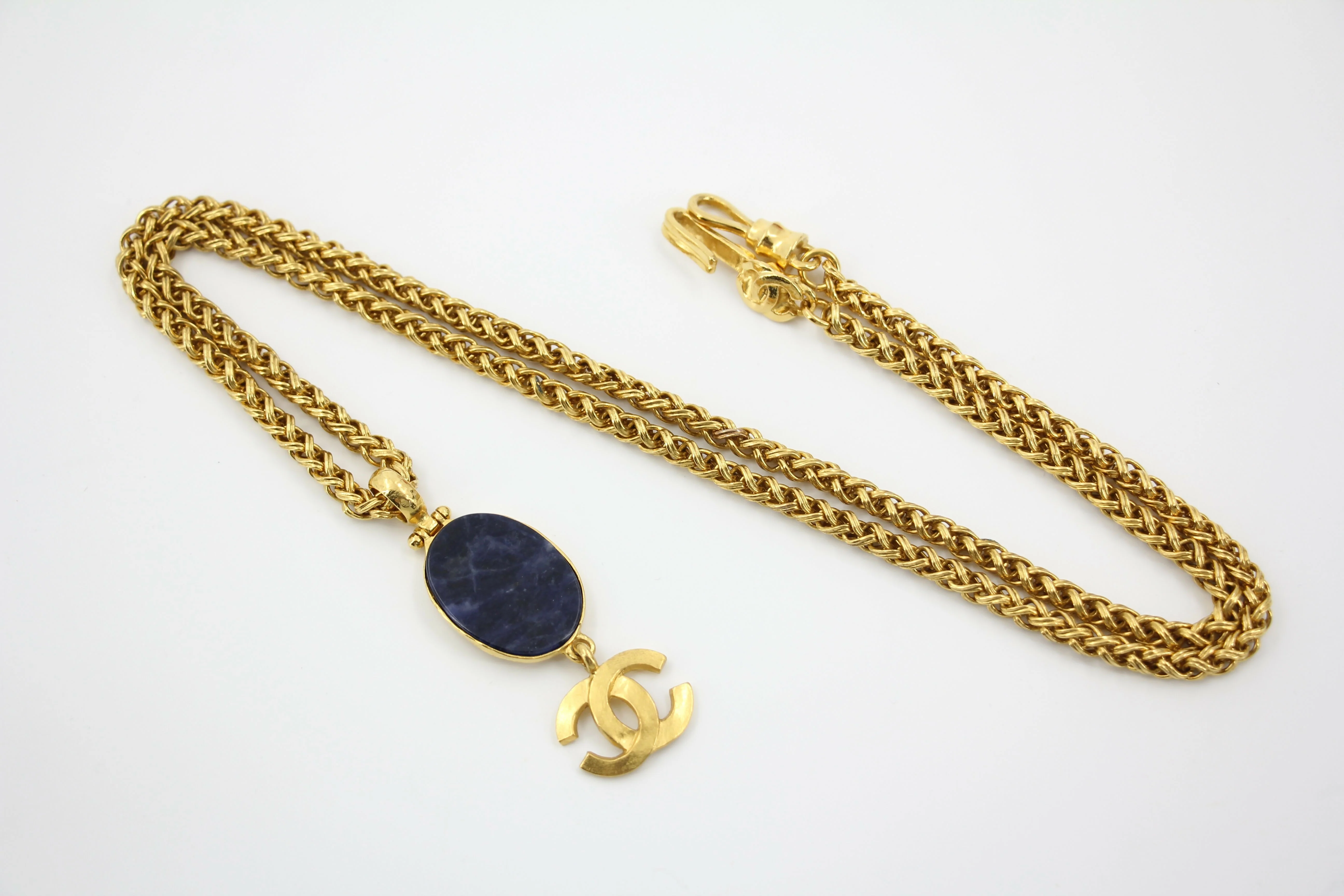 Chanel Vintage 95A Lapis Lazuli Marble Blue Oval Pendant Gold Plated Necklace - Image 3