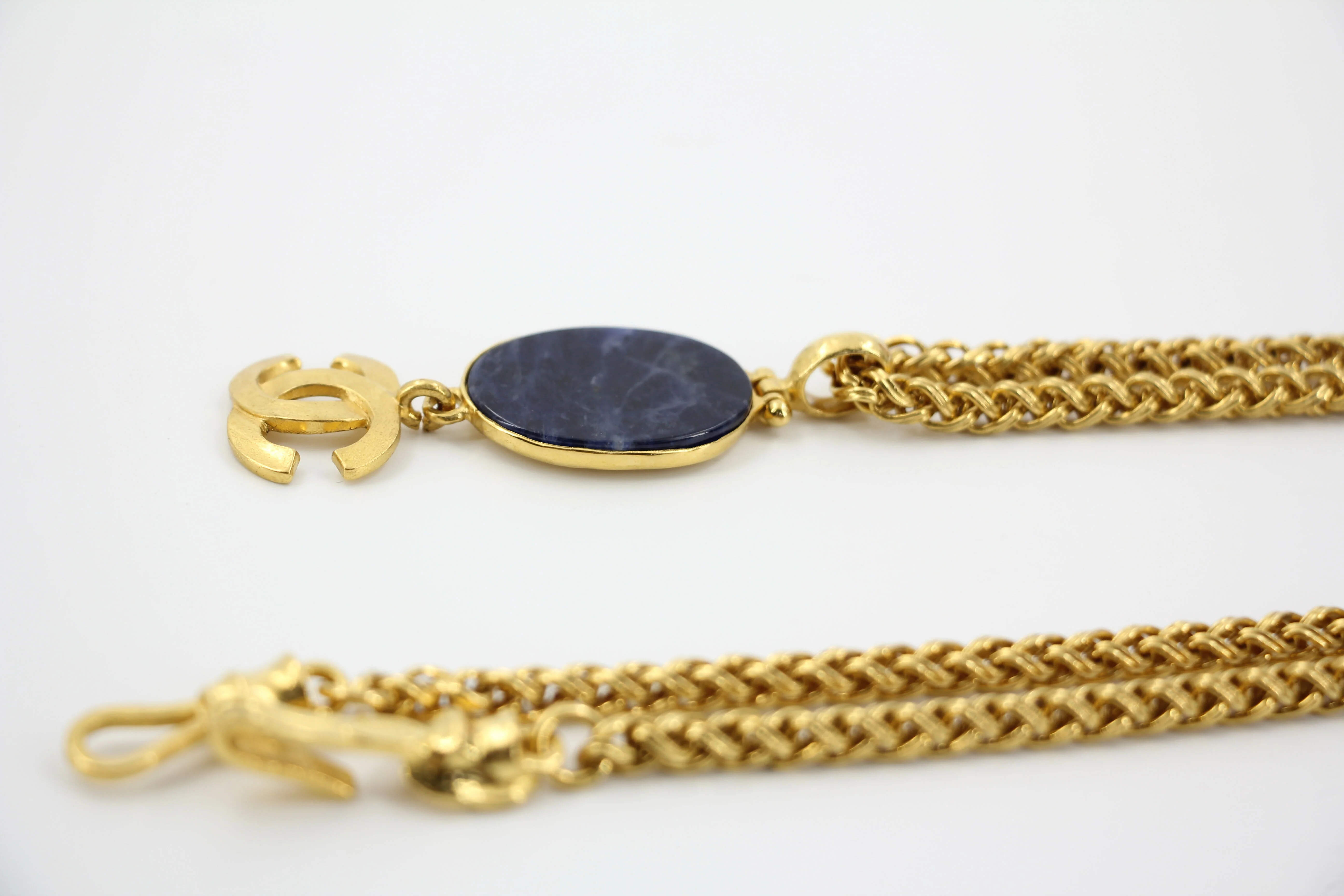 Chanel Vintage 95A Lapis Lazuli Marble Blue Oval Pendant Gold Plated Necklace - Image 4