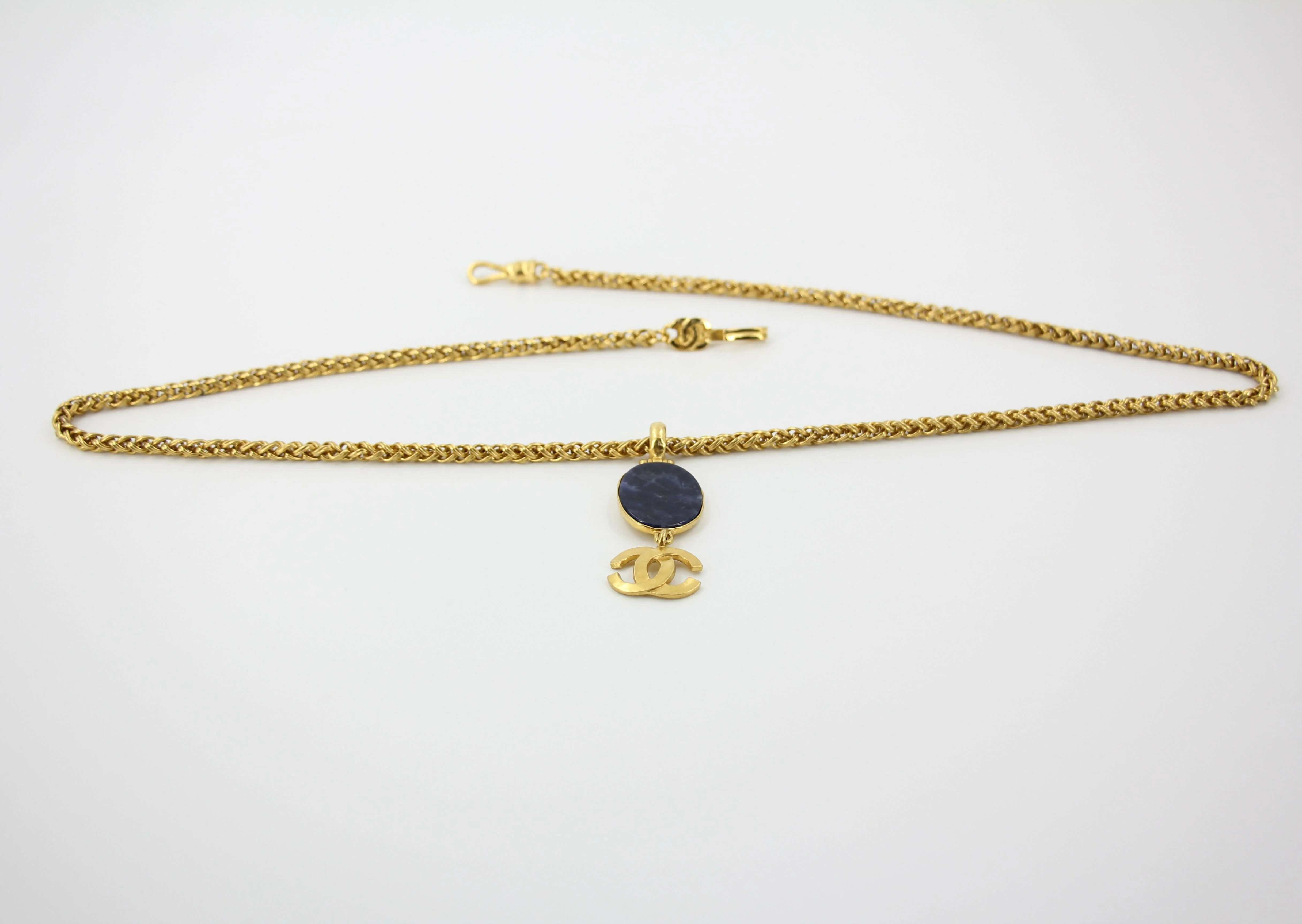 Chanel Vintage 95A Lapis Lazuli Marble Blue Oval Pendant Gold Plated Necklace - Image 7