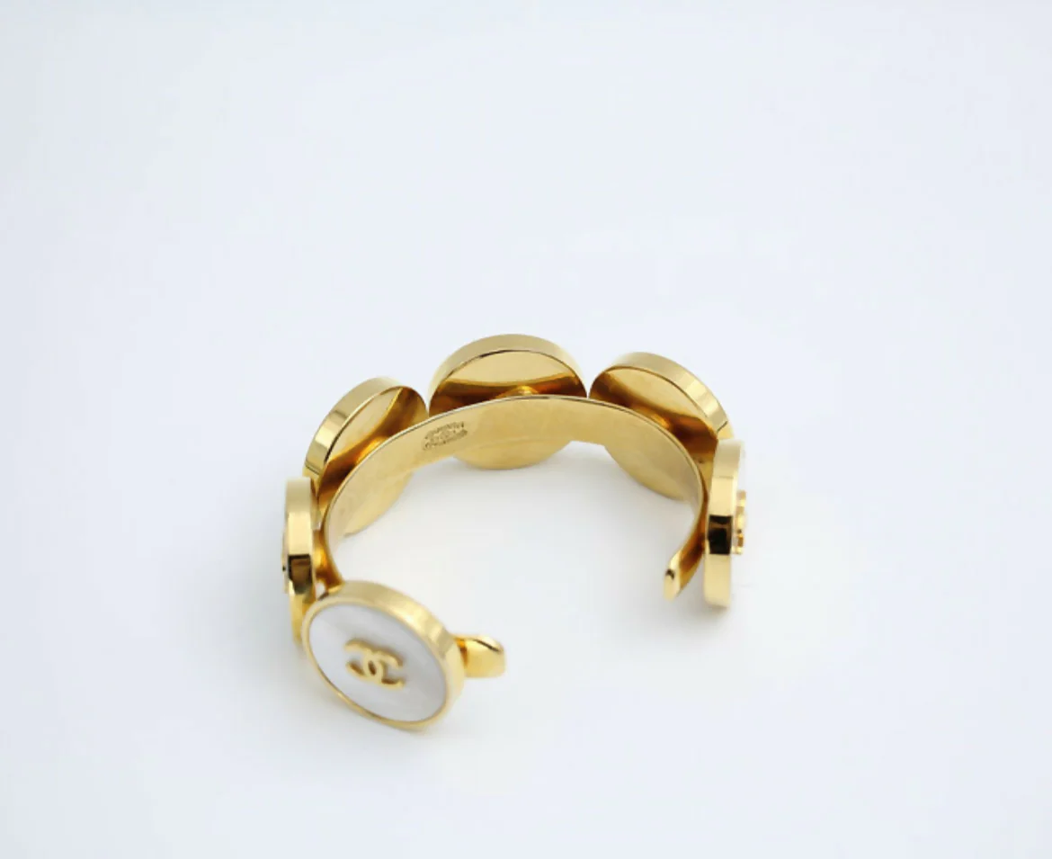 Chanel Vintage 95A Mother-of-Pearl Circle Shape Gold Plated Bracelet Cuff - Image 2