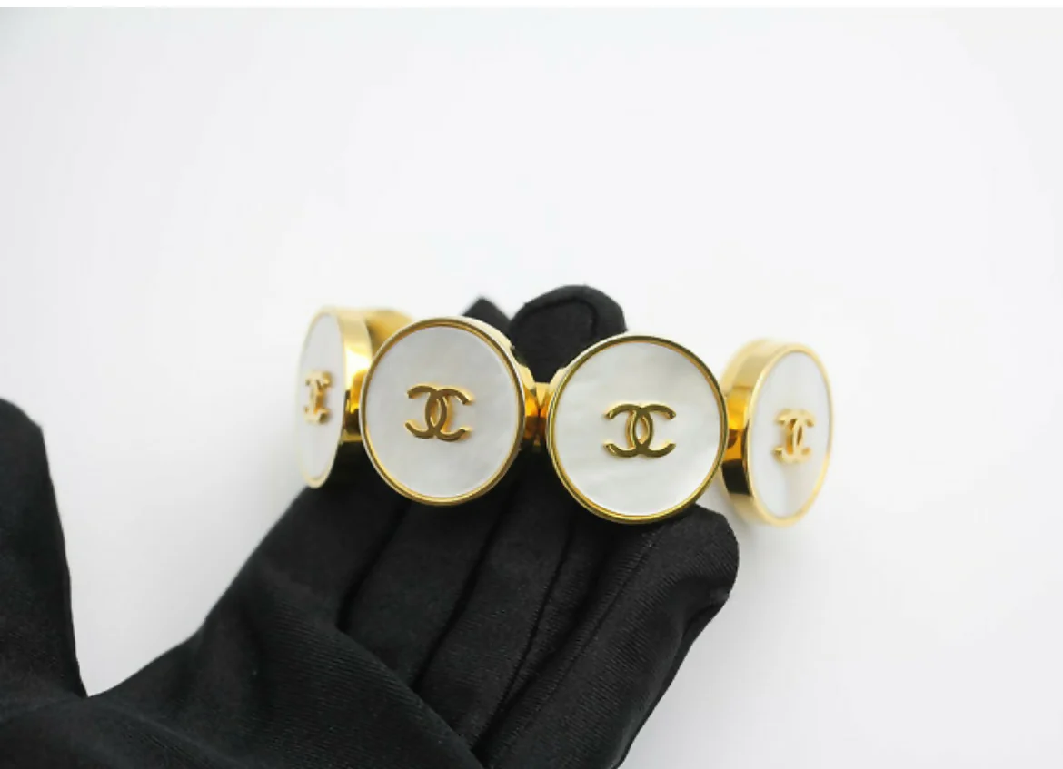 Chanel Vintage 95A Mother-of-Pearl Circle Shape Gold Plated Bracelet Cuff - Image 6