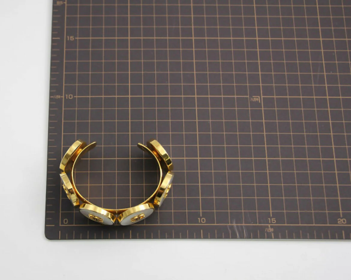 Chanel Vintage 95A Mother-of-Pearl Circle Shape Gold Plated Bracelet Cuff - Image 8