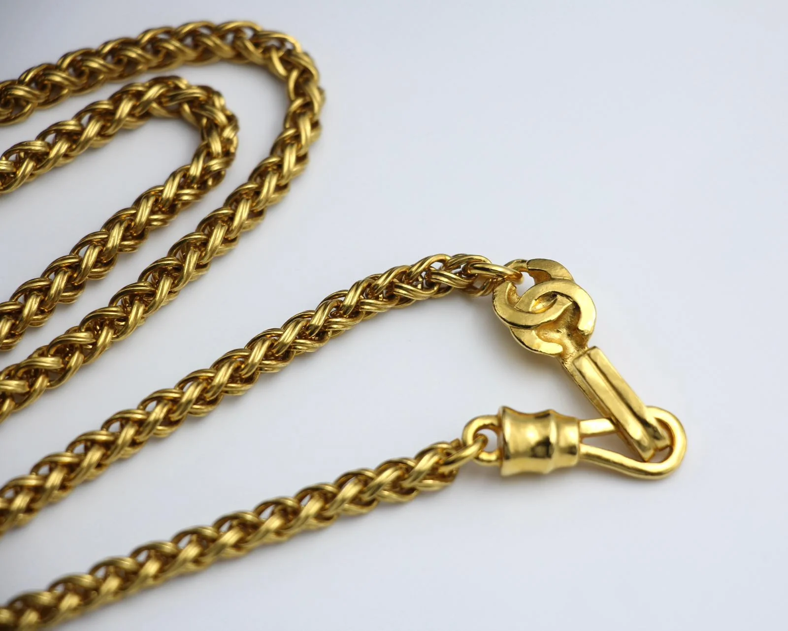 Chanel Vintage 95A Wavy Hollow Ball Pendant Necklace - Image 4