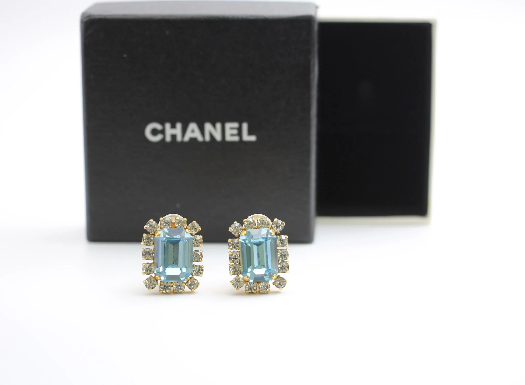 Chanel Vintage 95P Light Blue Rhinestone Barbie Earrings - Image 9