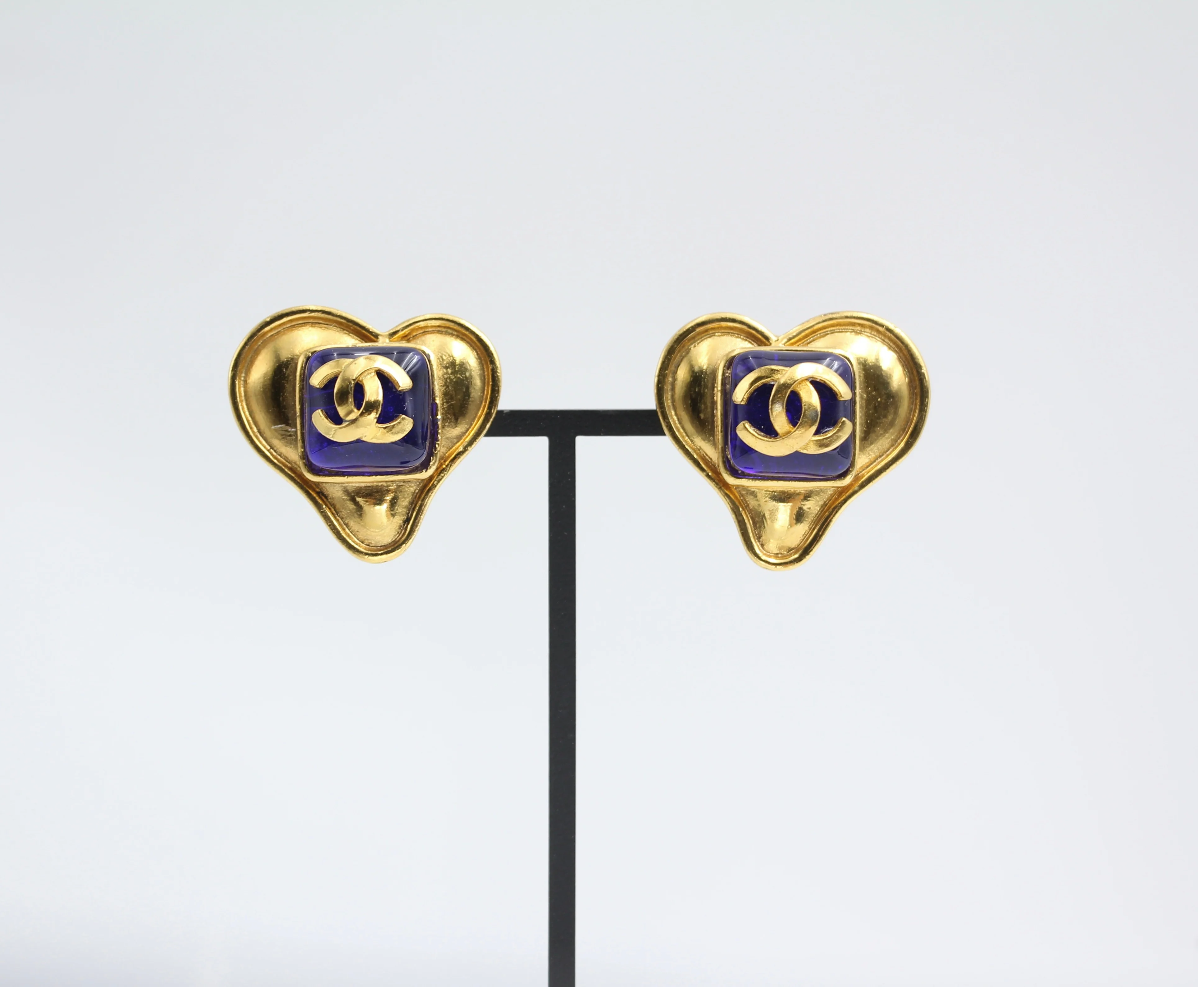 Chanel Vintage 95P Sapphire Blue Glazed Gold-Plated Love Earrings - Image 9