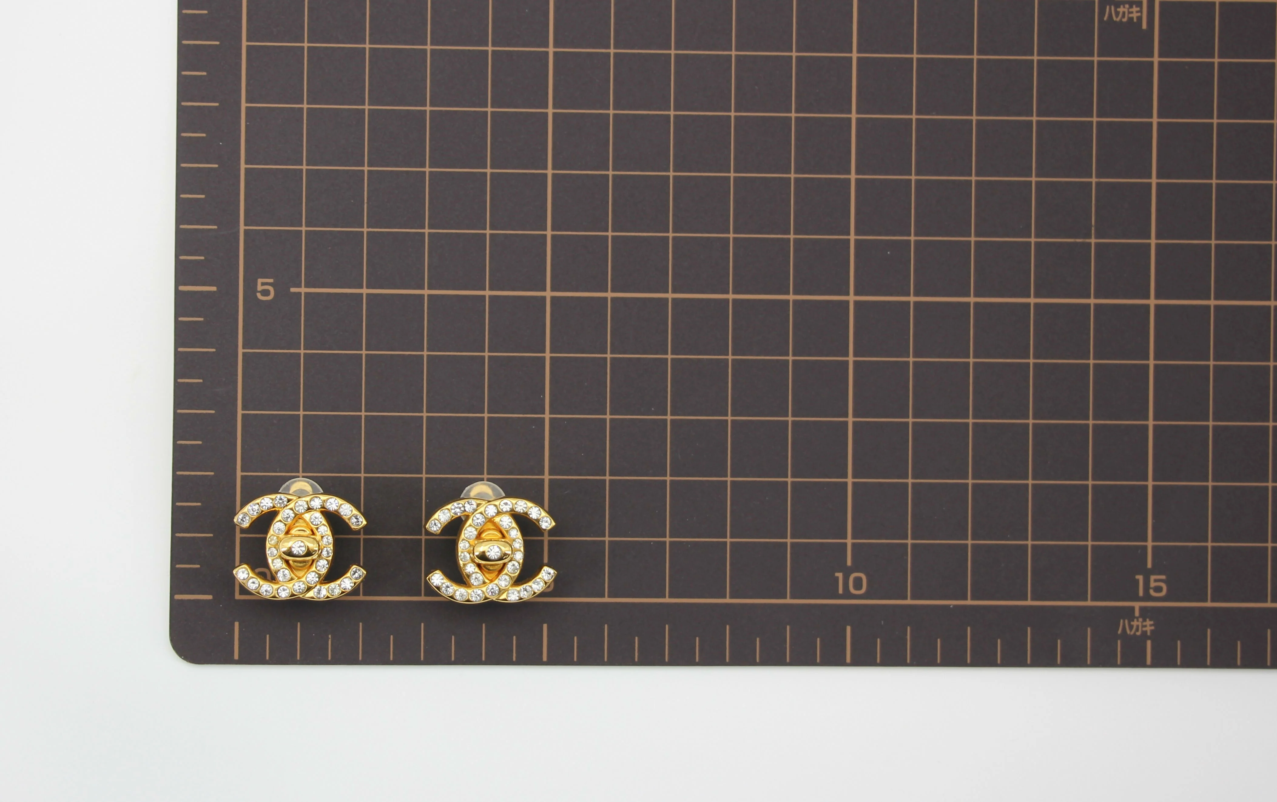 Chanel Vintage 96A Rhinestone & Gold-plated Backpack Buckle CC Clip-on Earrings - Image 10