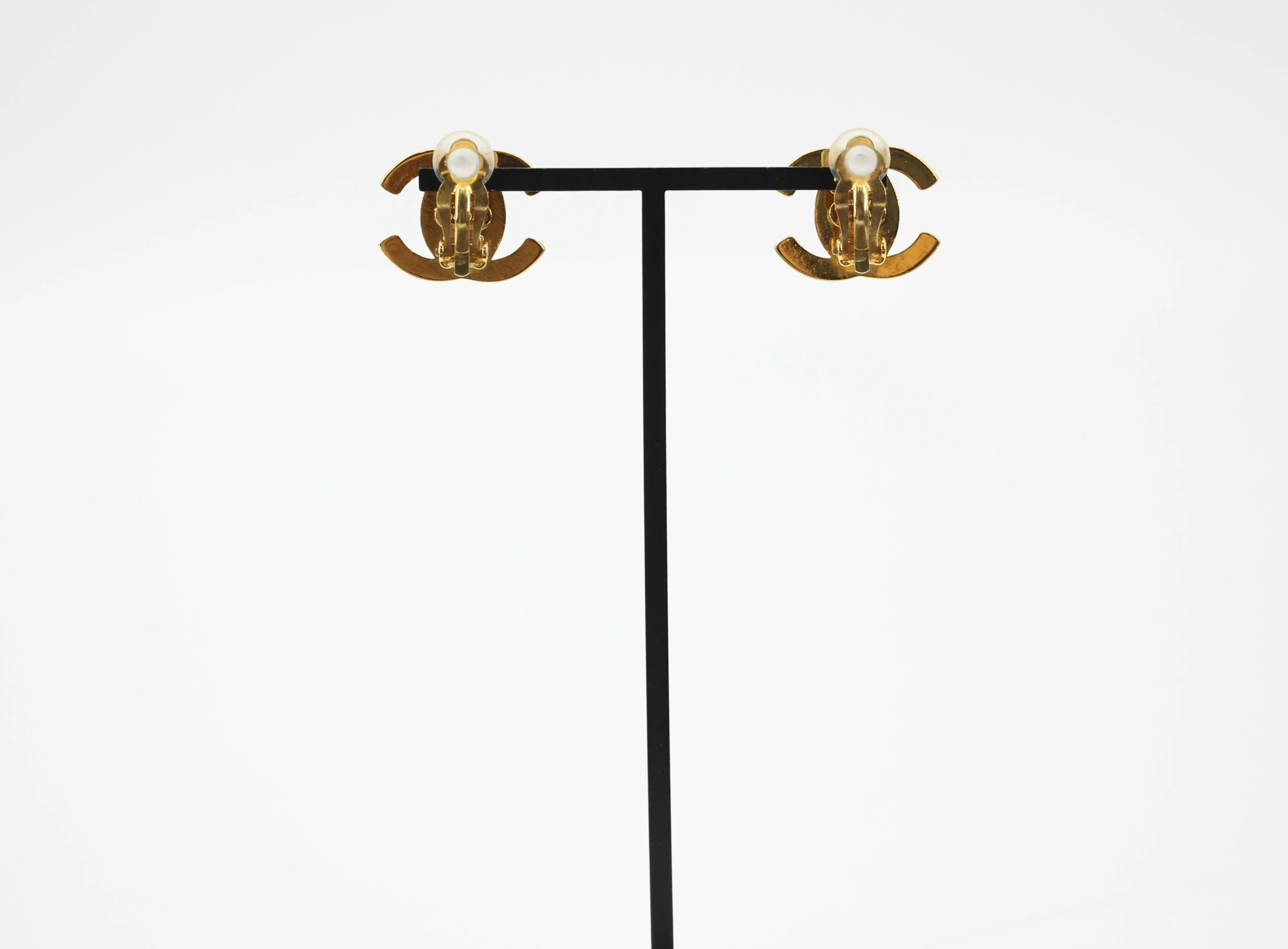 Chanel Vintage 96A Rhinestone & Gold-plated Backpack Buckle CC Clip-on Earrings - Image 3