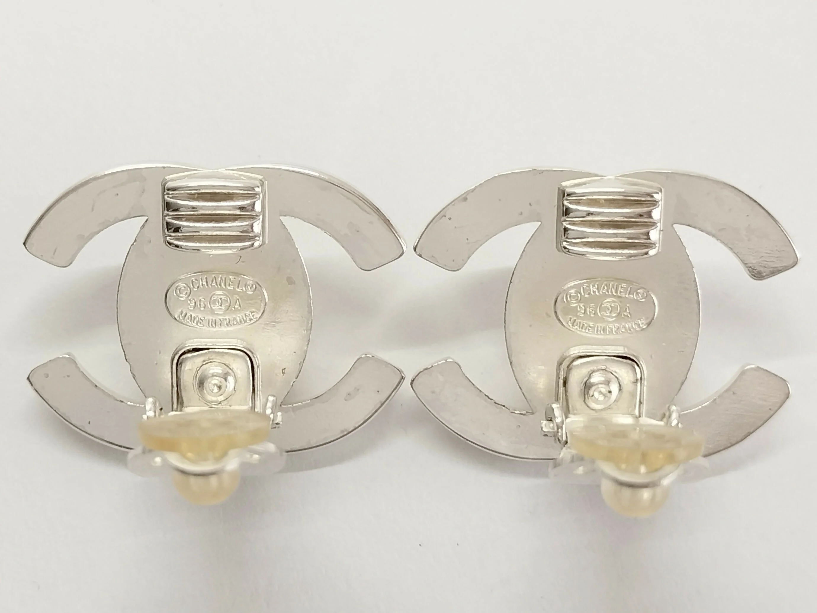 Chanel Vintage 96A Silver Latch Coco Mark Clip-on Earrings - Image 2