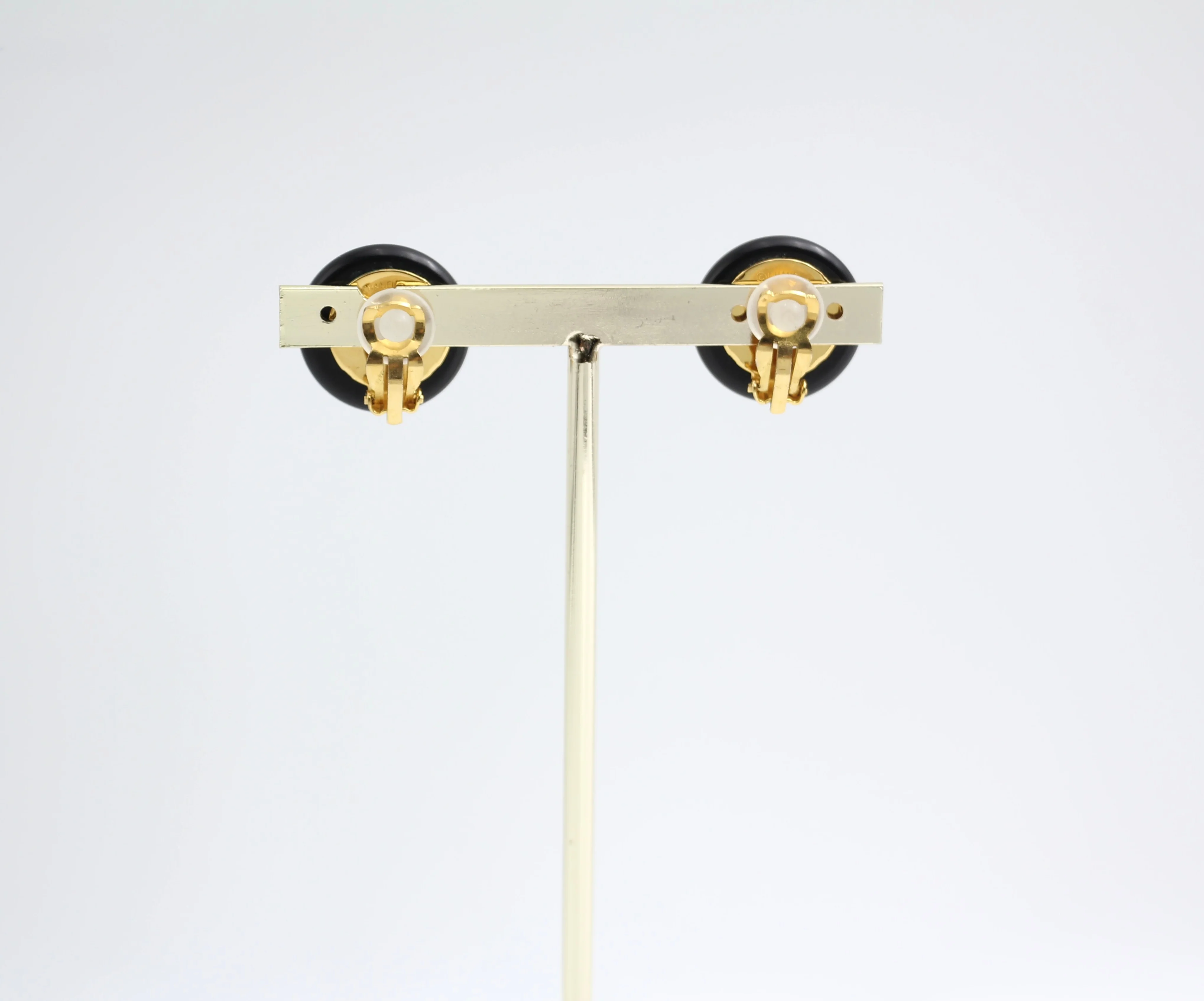 Chanel Vintage 96C Gold Plated Black And White Shell Earrings - Image 10
