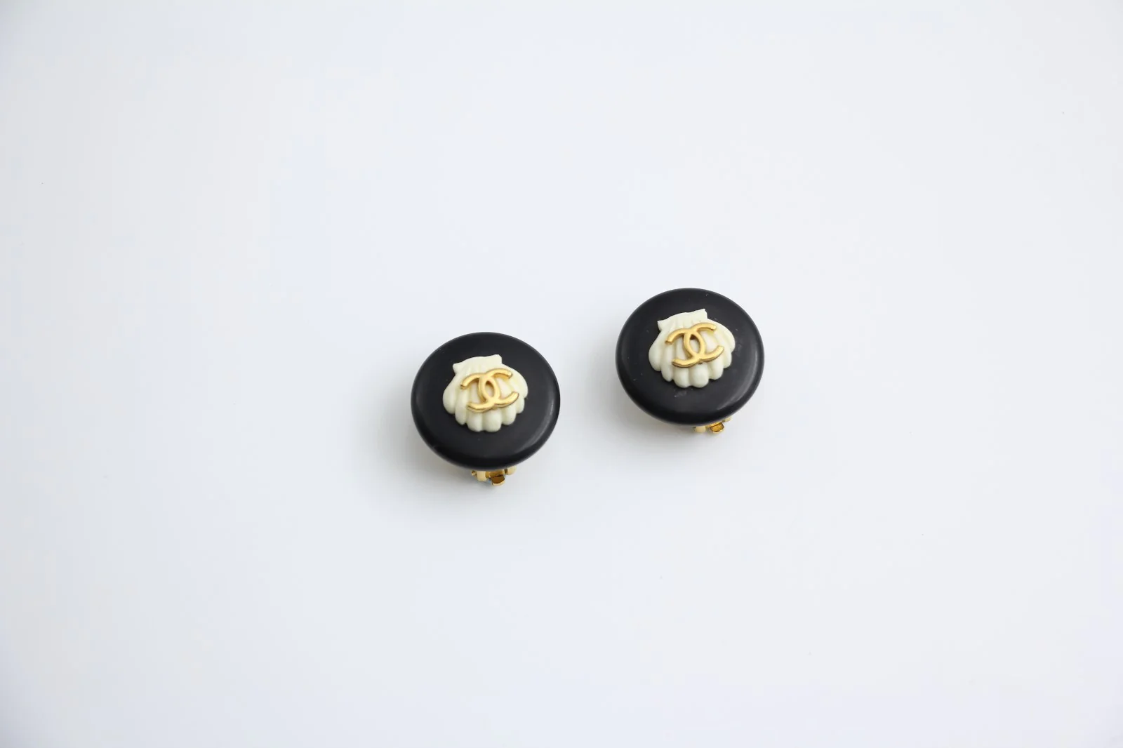 Chanel Vintage 96C Gold Plated Resin Shell Cc Logo Ear Clip