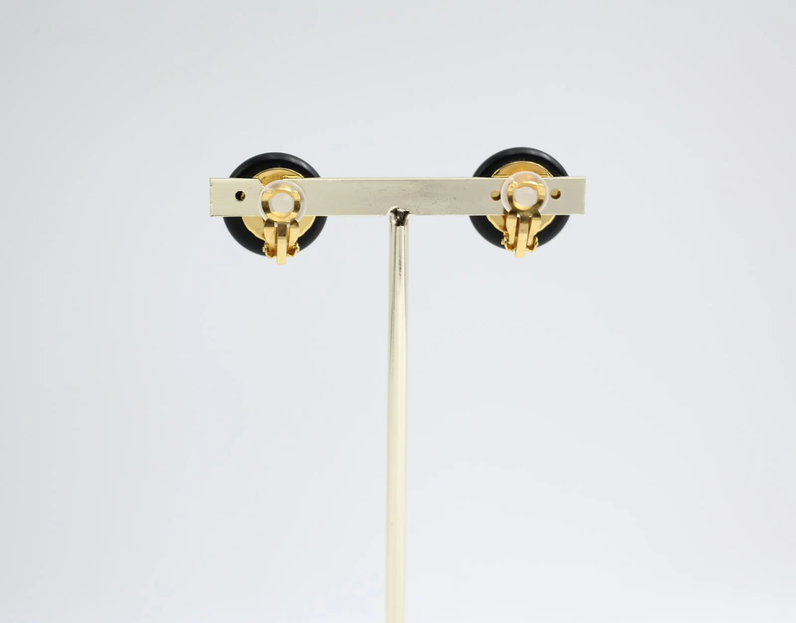 Chanel Vintage 96C Gold Plated Resin Shell Cc Logo Ear Clip - Image 7