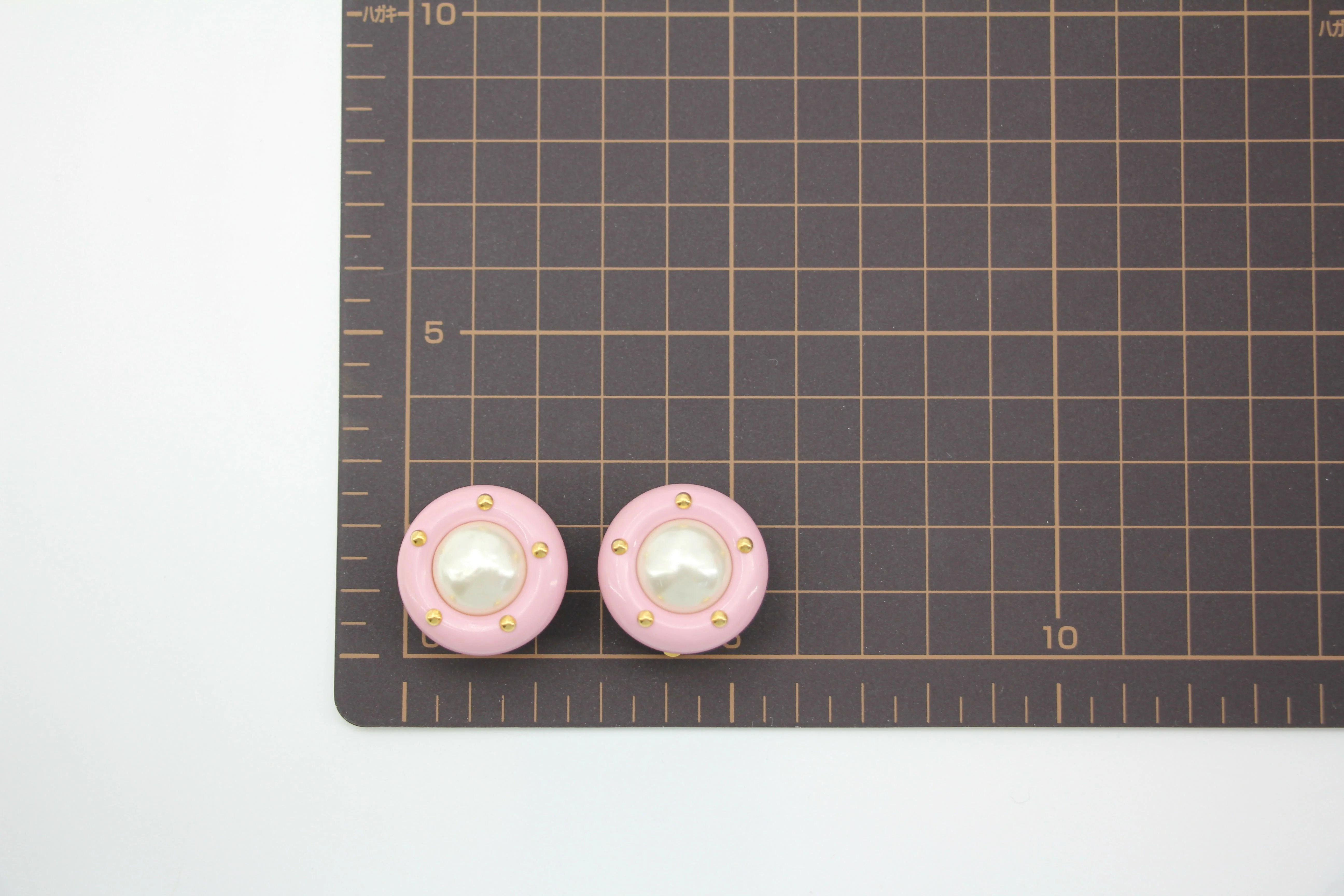 Chanel Vintage 96C Imitation Pearl Blush Pink Clip-on Earrings - Image 10
