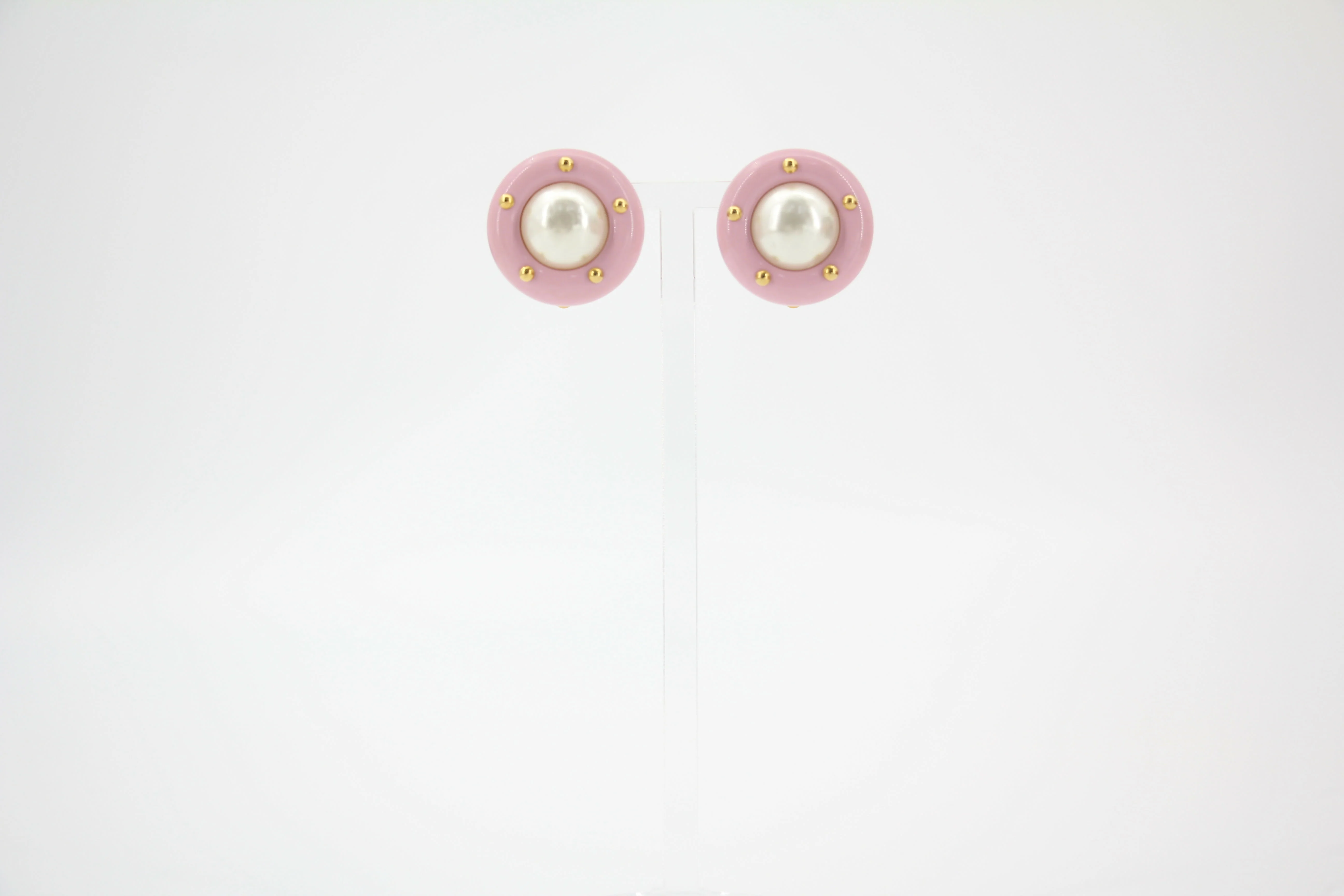 Chanel Vintage 96C Imitation Pearl Blush Pink Clip-on Earrings - Image 2