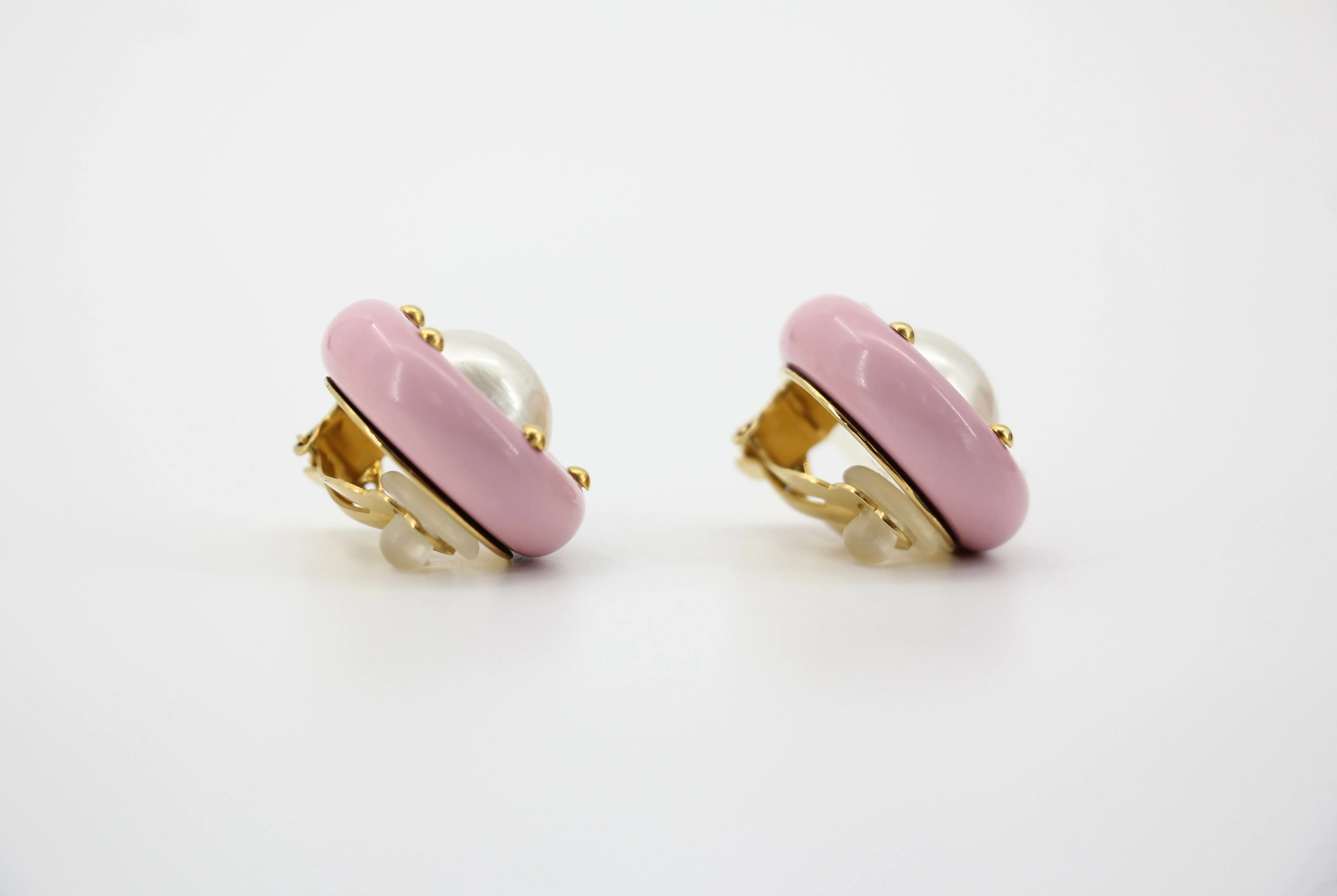 Chanel Vintage 96C Imitation Pearl Blush Pink Clip-on Earrings - Image 6