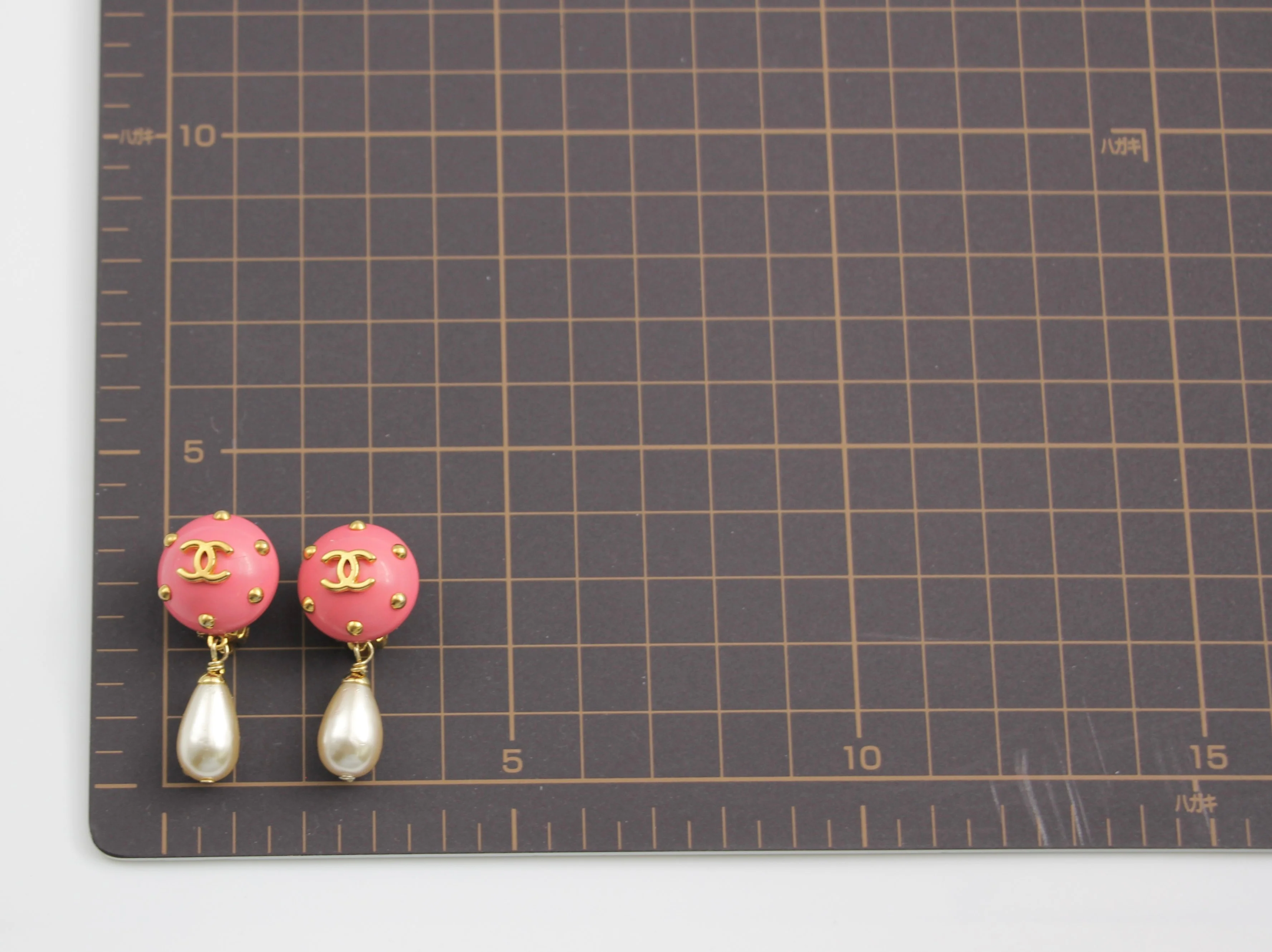 Chanel Vintage 96C Imitation Pearl Resin Rouge Pink Bean Earrings - Image 11