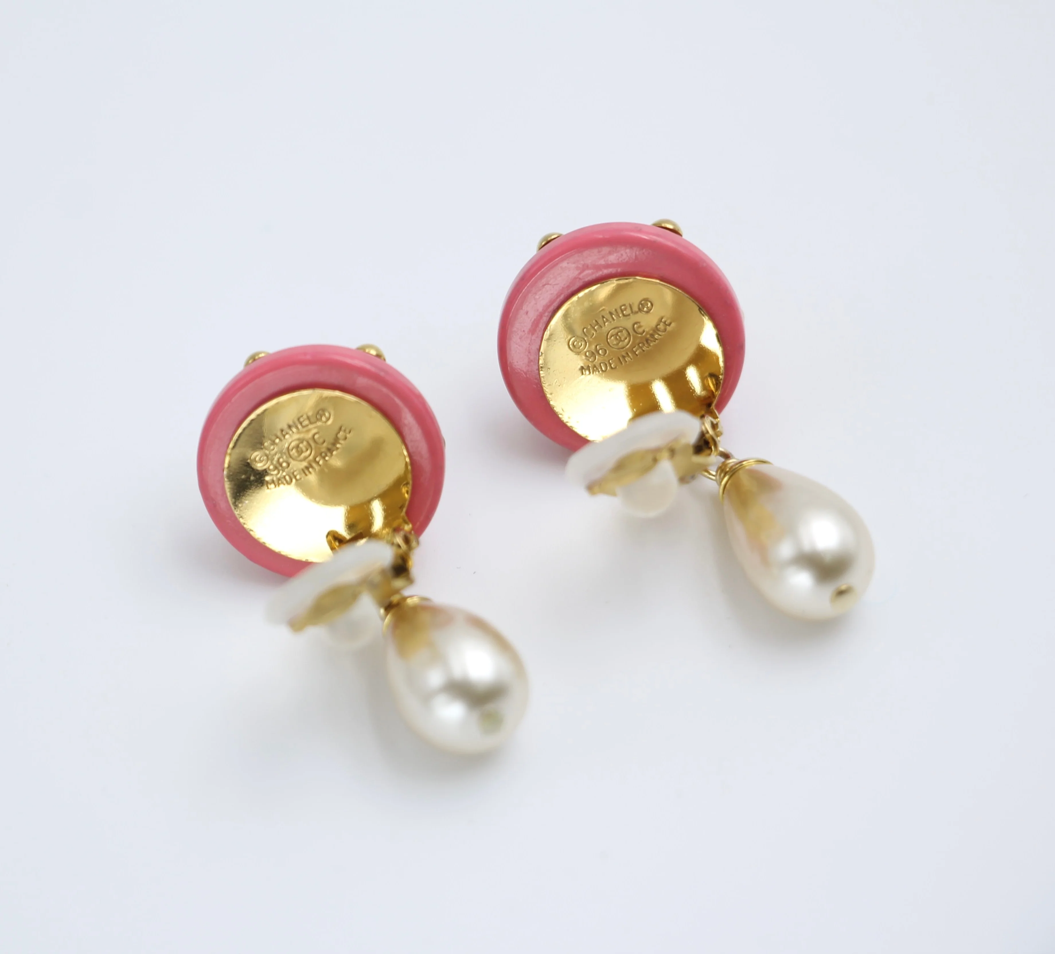 Chanel Vintage 96C Imitation Pearl Resin Rouge Pink Bean Earrings - Image 2