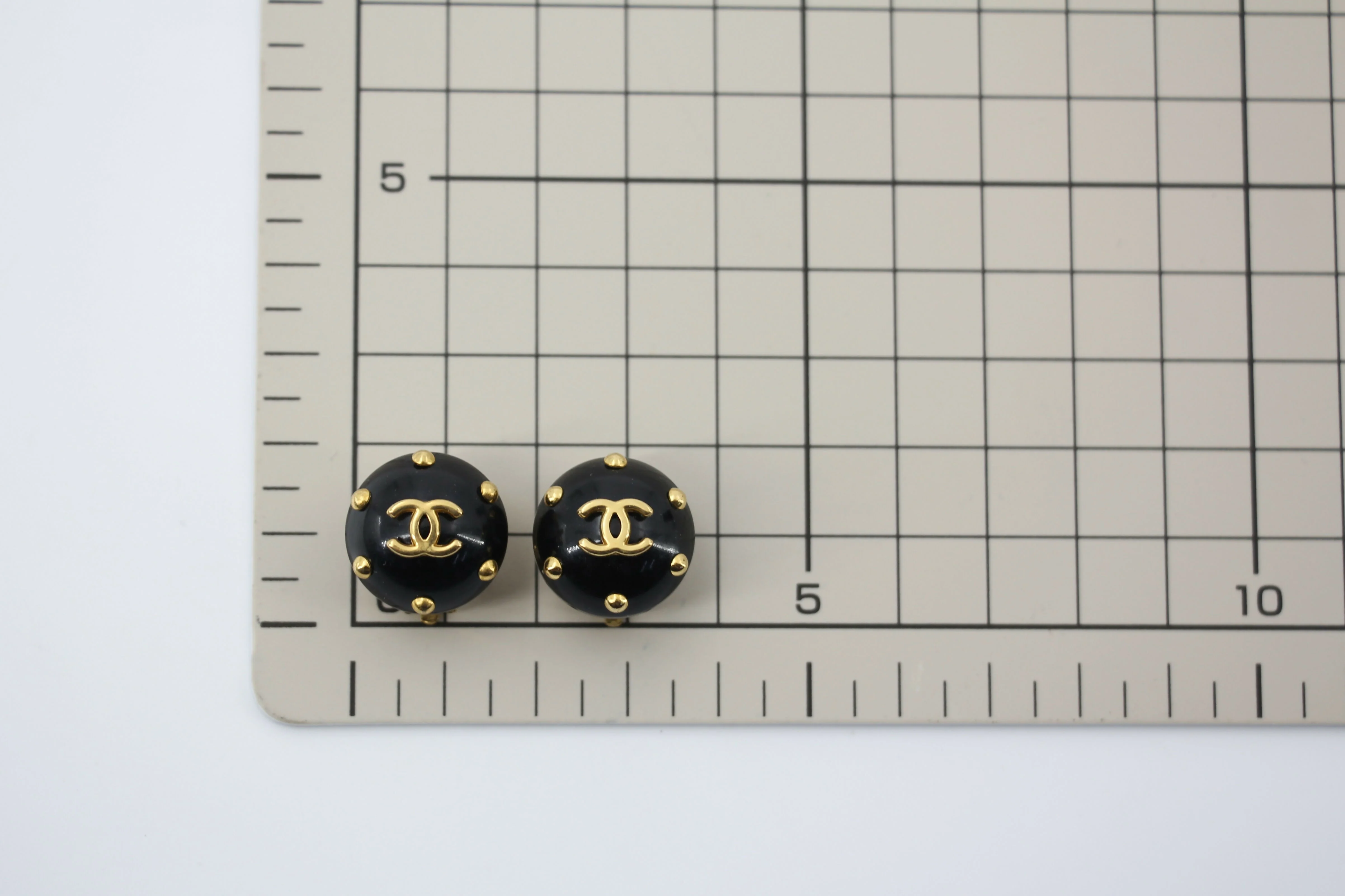 Chanel Vintage 96C Resin Black and Gold Polka Dot Clip-on Earrings - Image 10