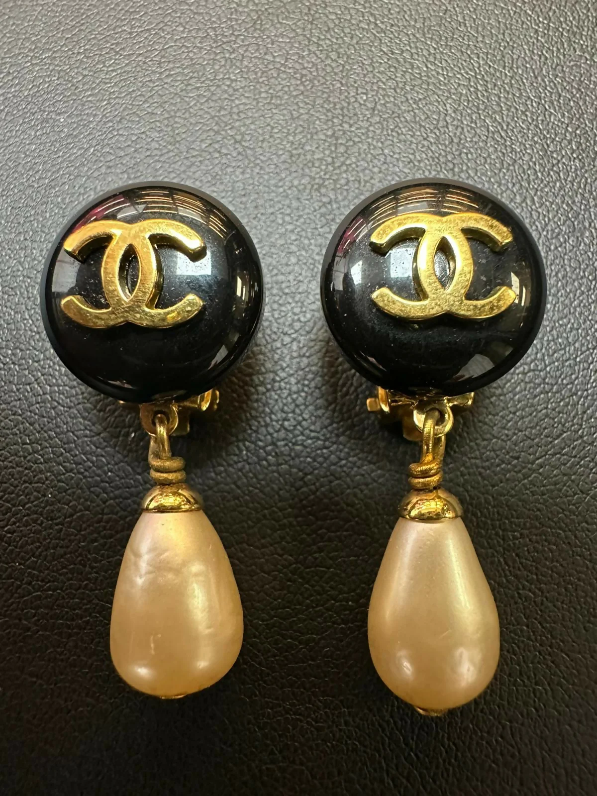 Chanel Vintage 96C Resin & Imitation Pearl Dangle Black Clip-on Earrings