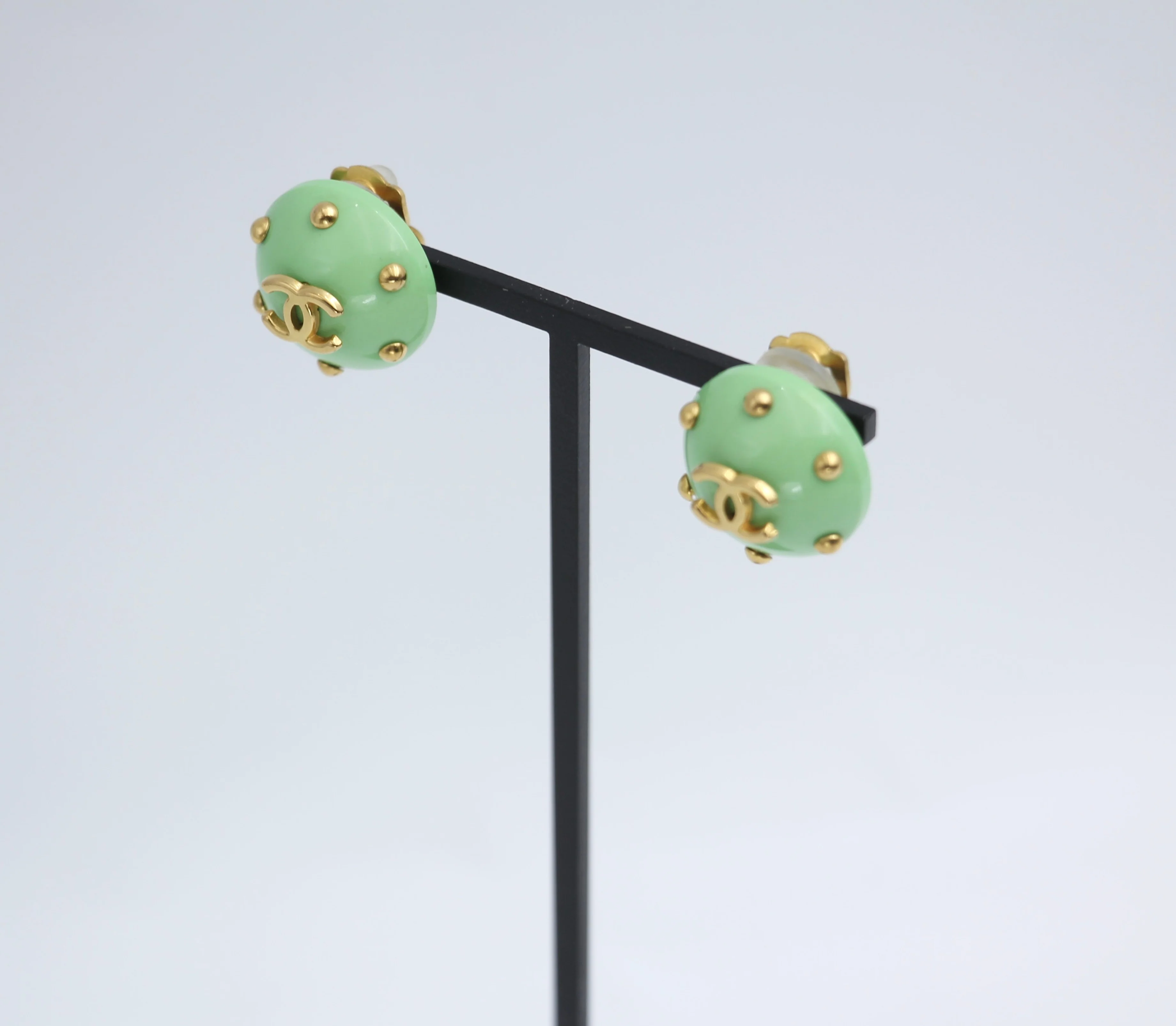 Chanel Vintage 96C Resin Light Green Beanie Earrings - Image 9
