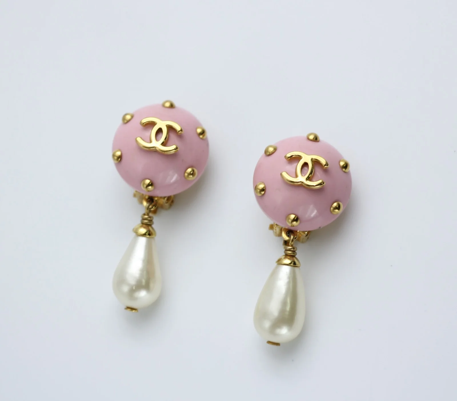 Chanel Vintage 96C Resin Pink Bean Imitation Pearl Earrings