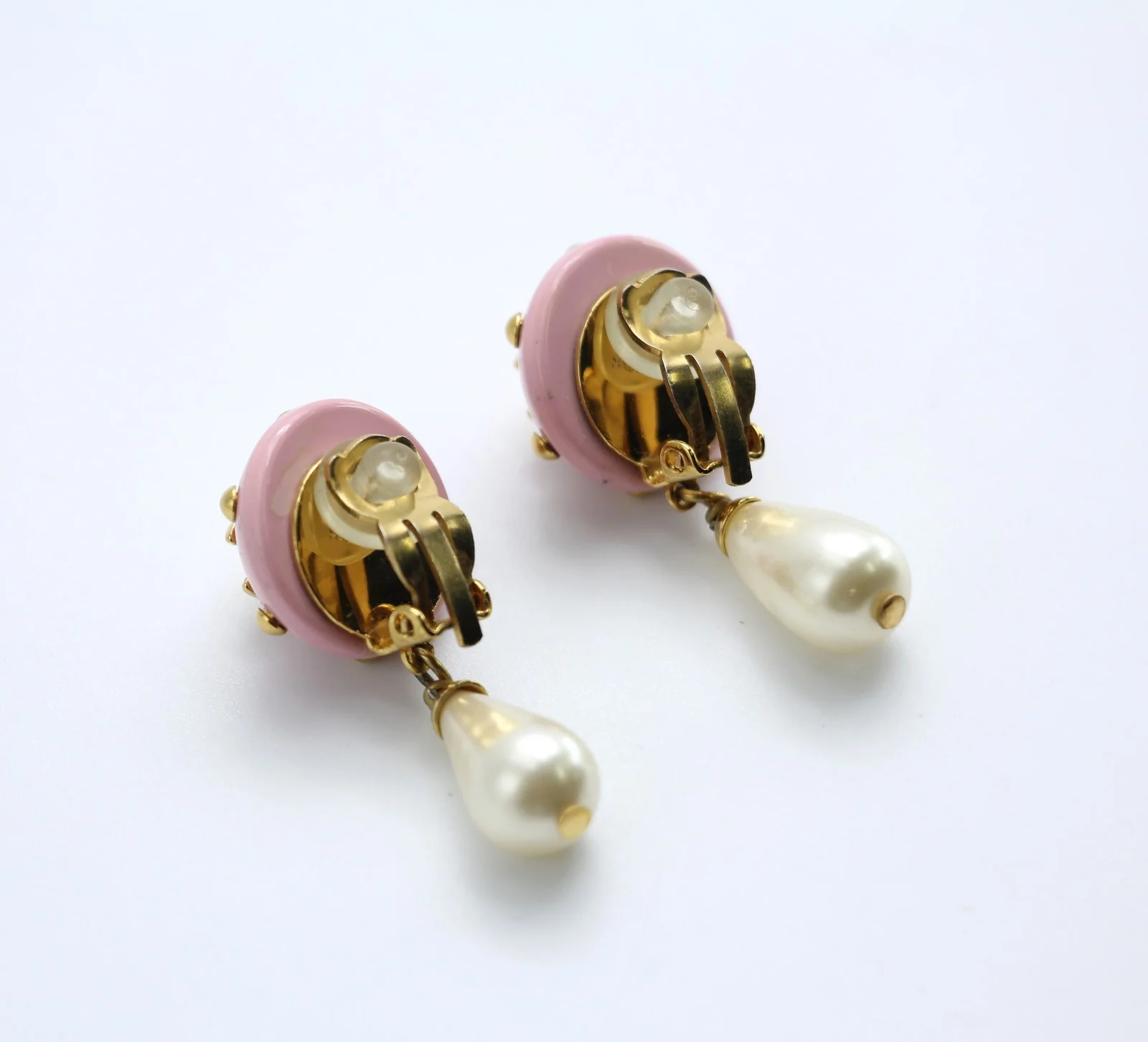 Chanel Vintage 96C Resin Pink Bean Imitation Pearl Earrings - Image 5