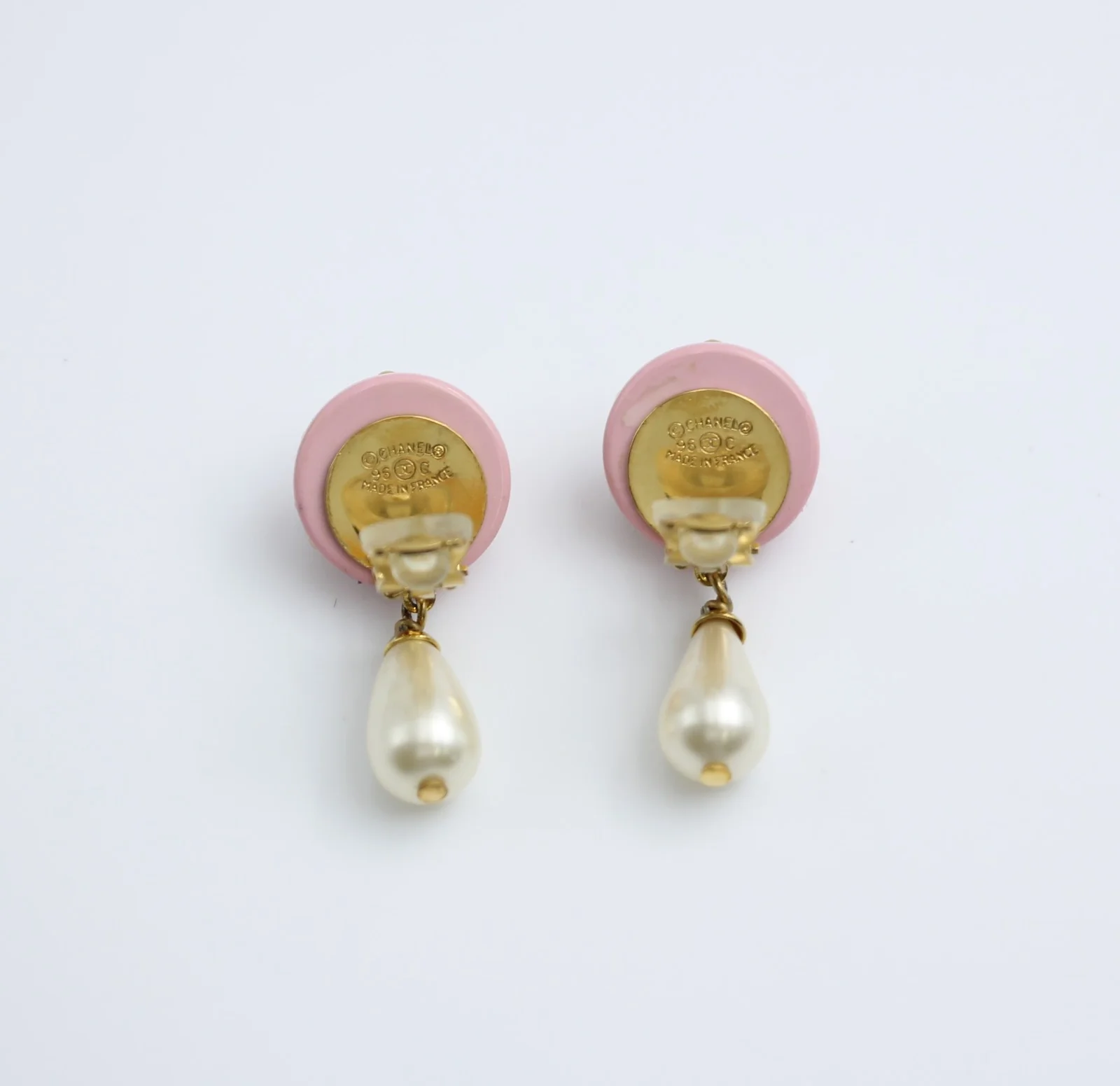 Chanel Vintage 96C Resin Pink Bean Imitation Pearl Earrings - Image 7