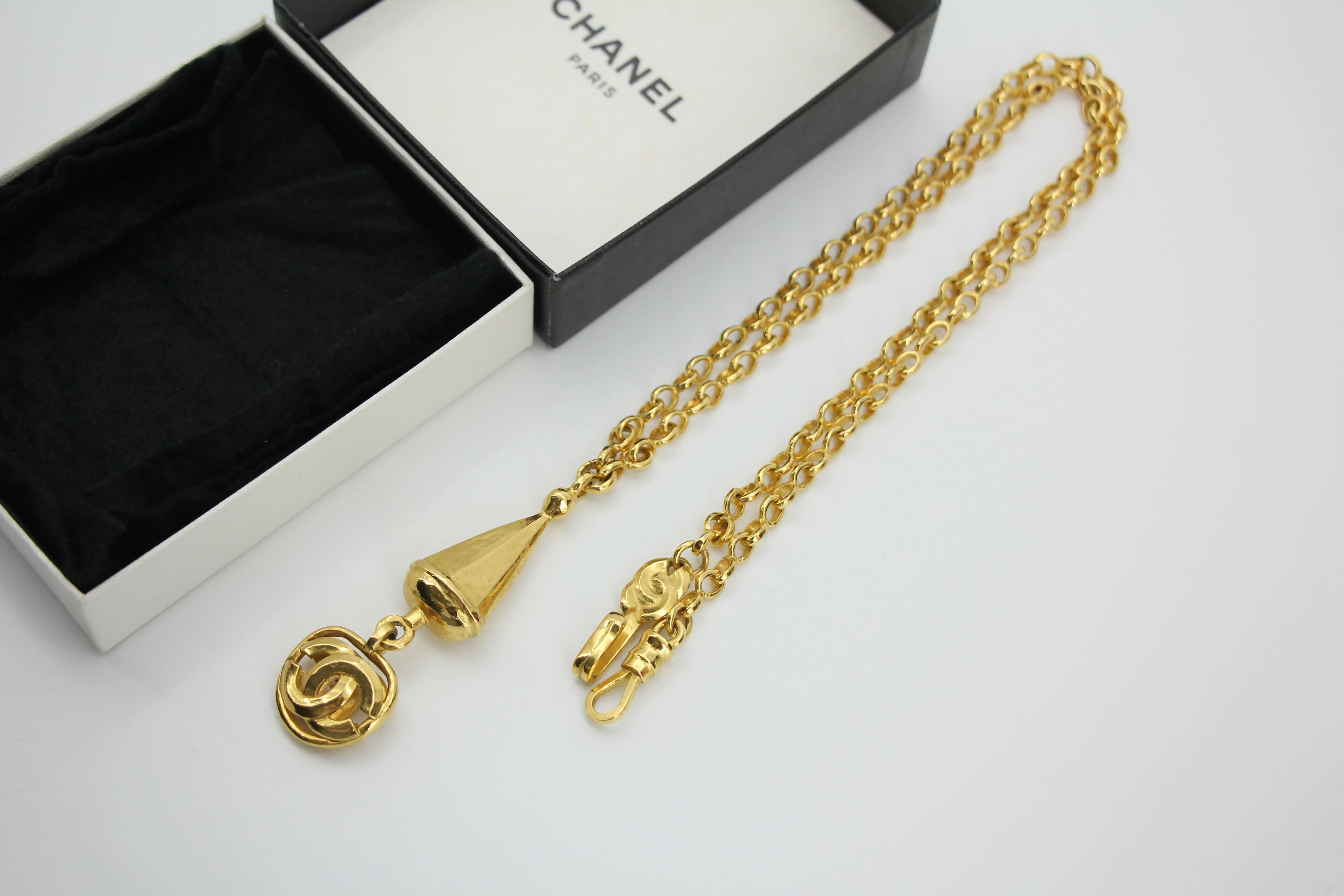 Chanel Vintage 96P Gold-Plated Conical Long Necklace - Image 6