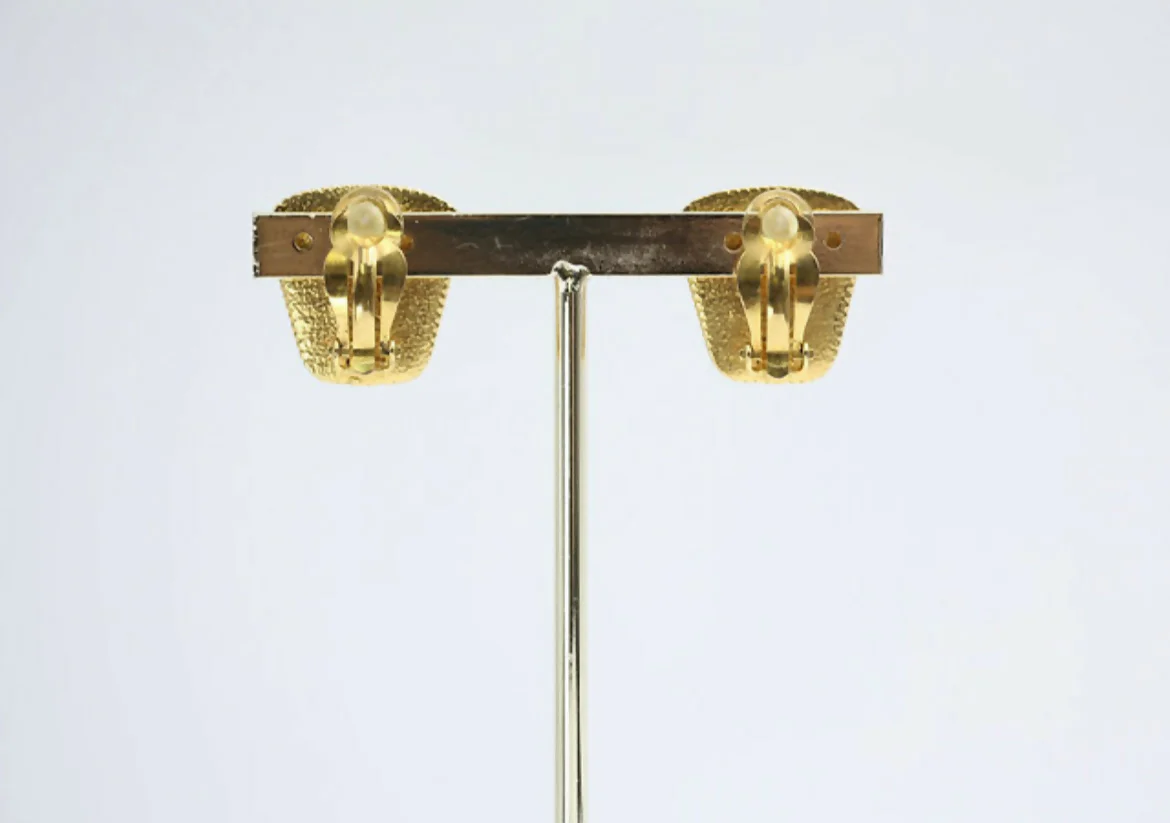 Chanel Vintage 97A Gripoix Yellow Square Candy Clip-on Earrings - Image 2