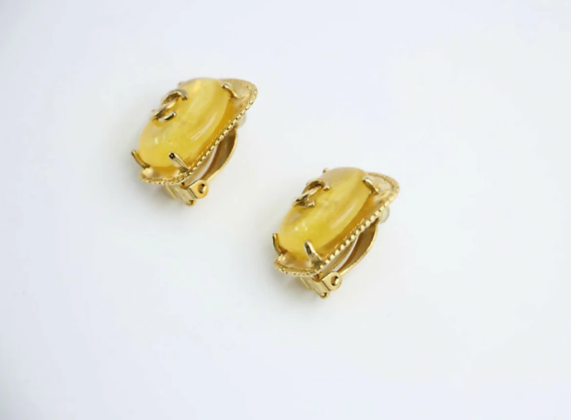 Chanel Vintage 97A Gripoix Yellow Square Candy Clip-on Earrings - Image 6
