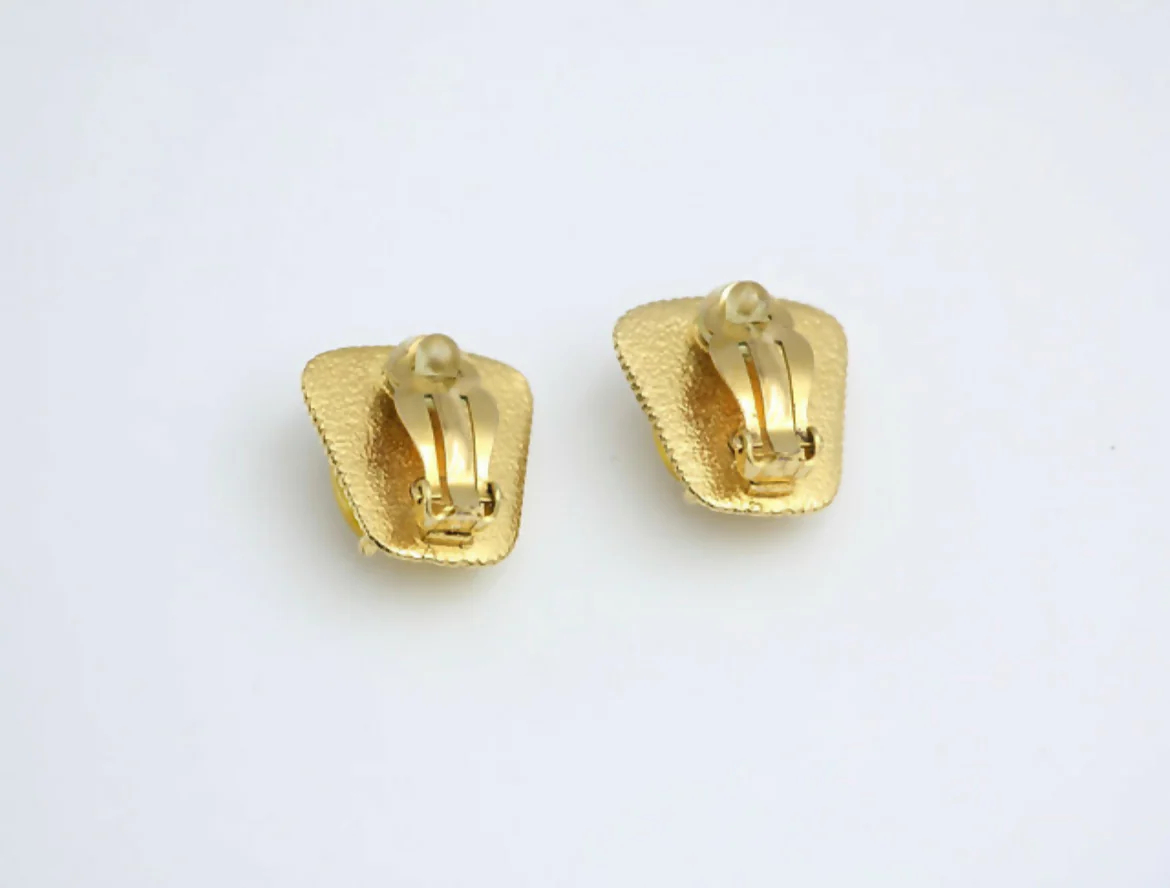 Chanel Vintage 97A Gripoix Yellow Square Candy Clip-on Earrings - Image 8