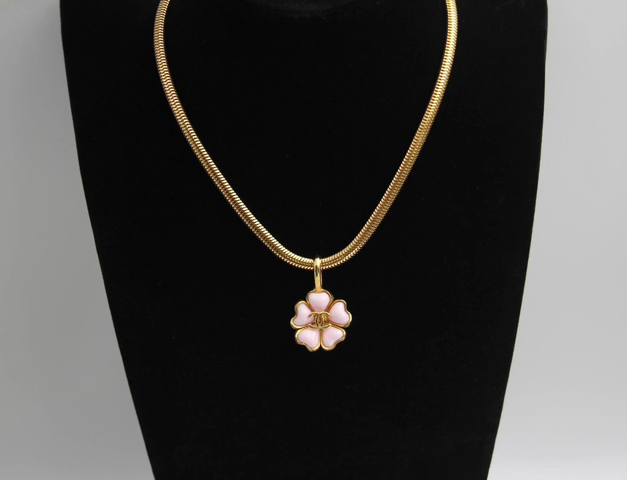 Chanel Vintage 97P Glazed Pink Camellia Pendant Necklace - Image 7