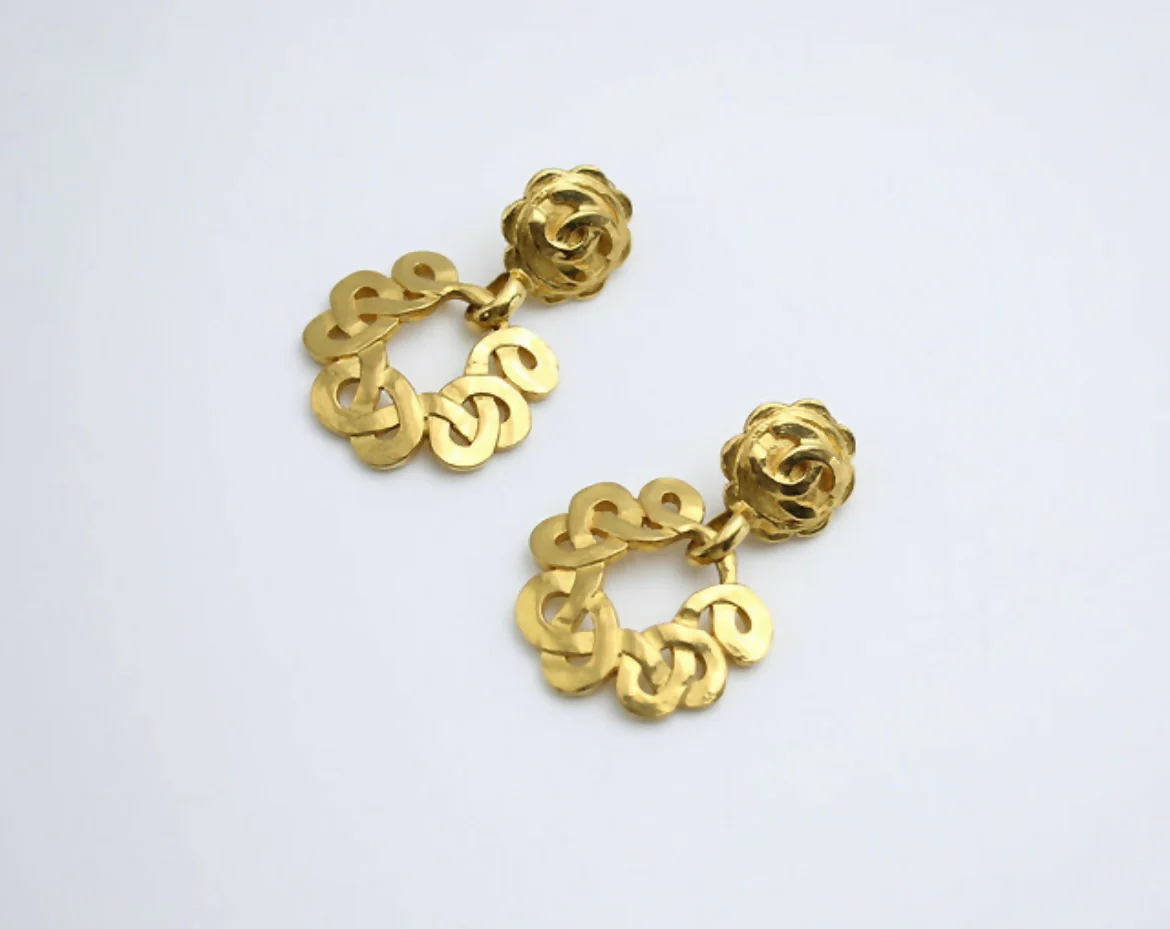 Chanel Vintage 97P Gold-plated Large Wreath Dangle Clip-on Earrings - Image 8