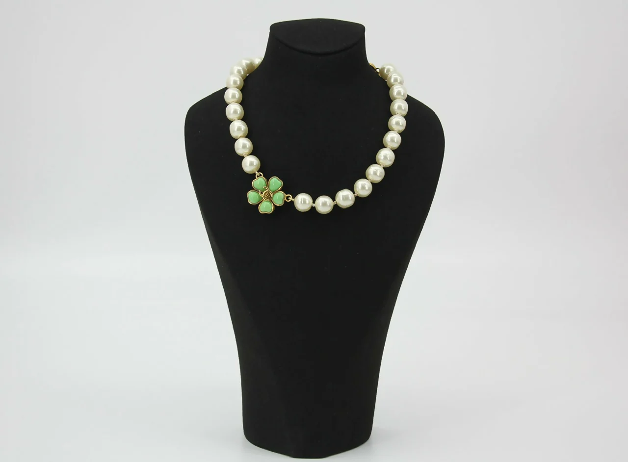 Chanel Vintage 97P Green Gripoix Camellias Pearls Necklace
