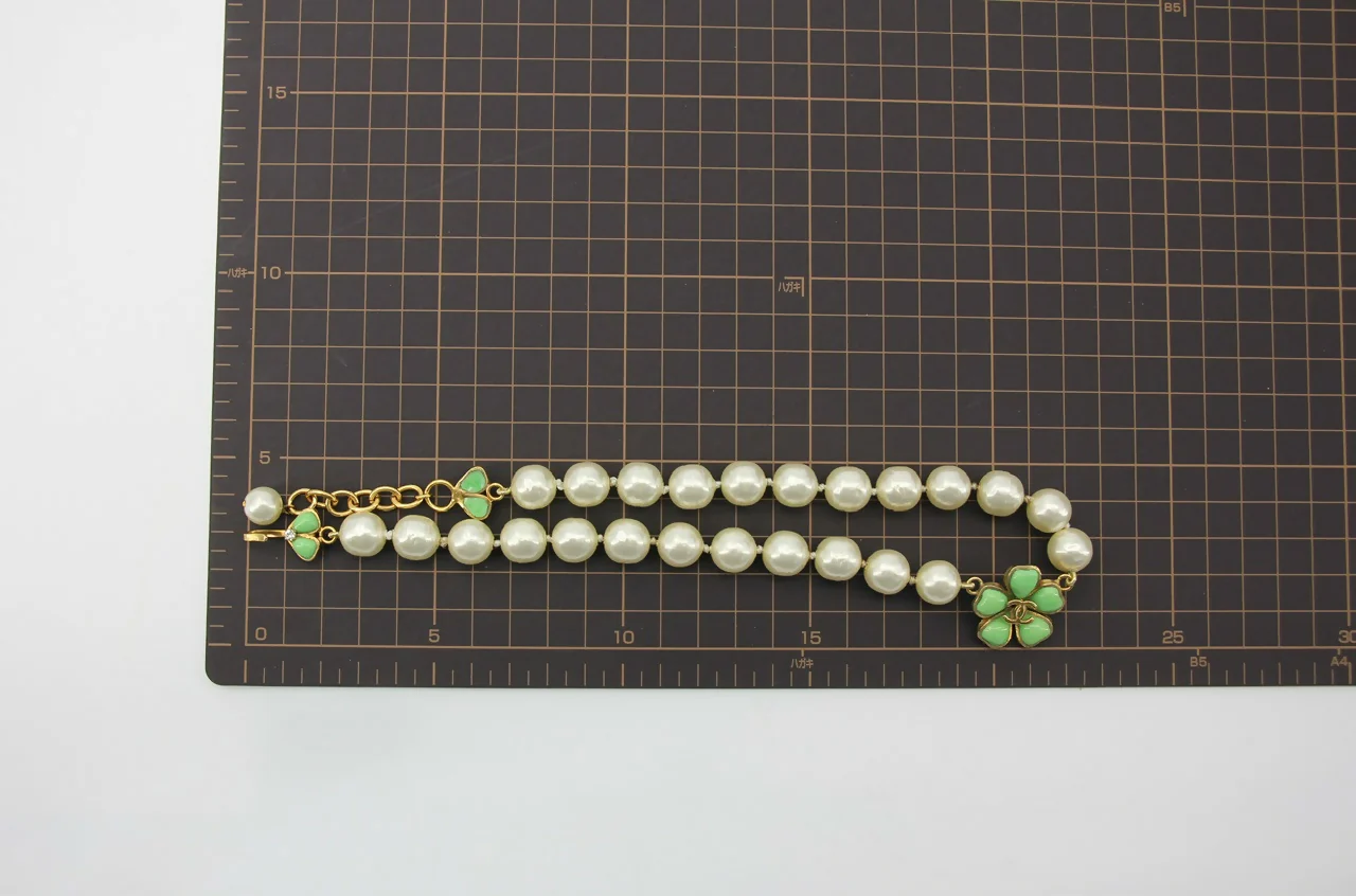 Chanel Vintage 97P Green Gripoix Camellias Pearls Necklace - Image 10