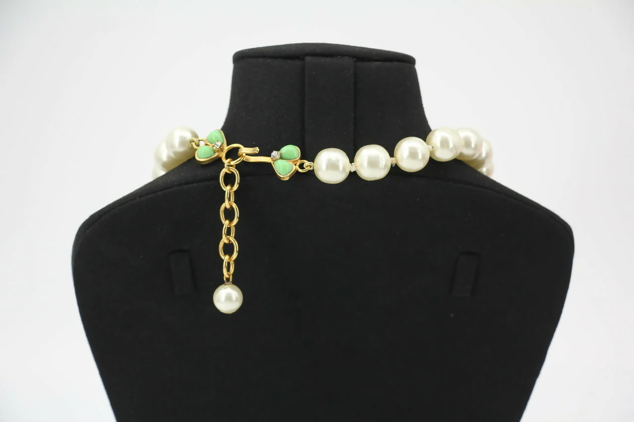 Chanel Vintage 97P Green Gripoix Camellias Pearls Necklace - Image 5